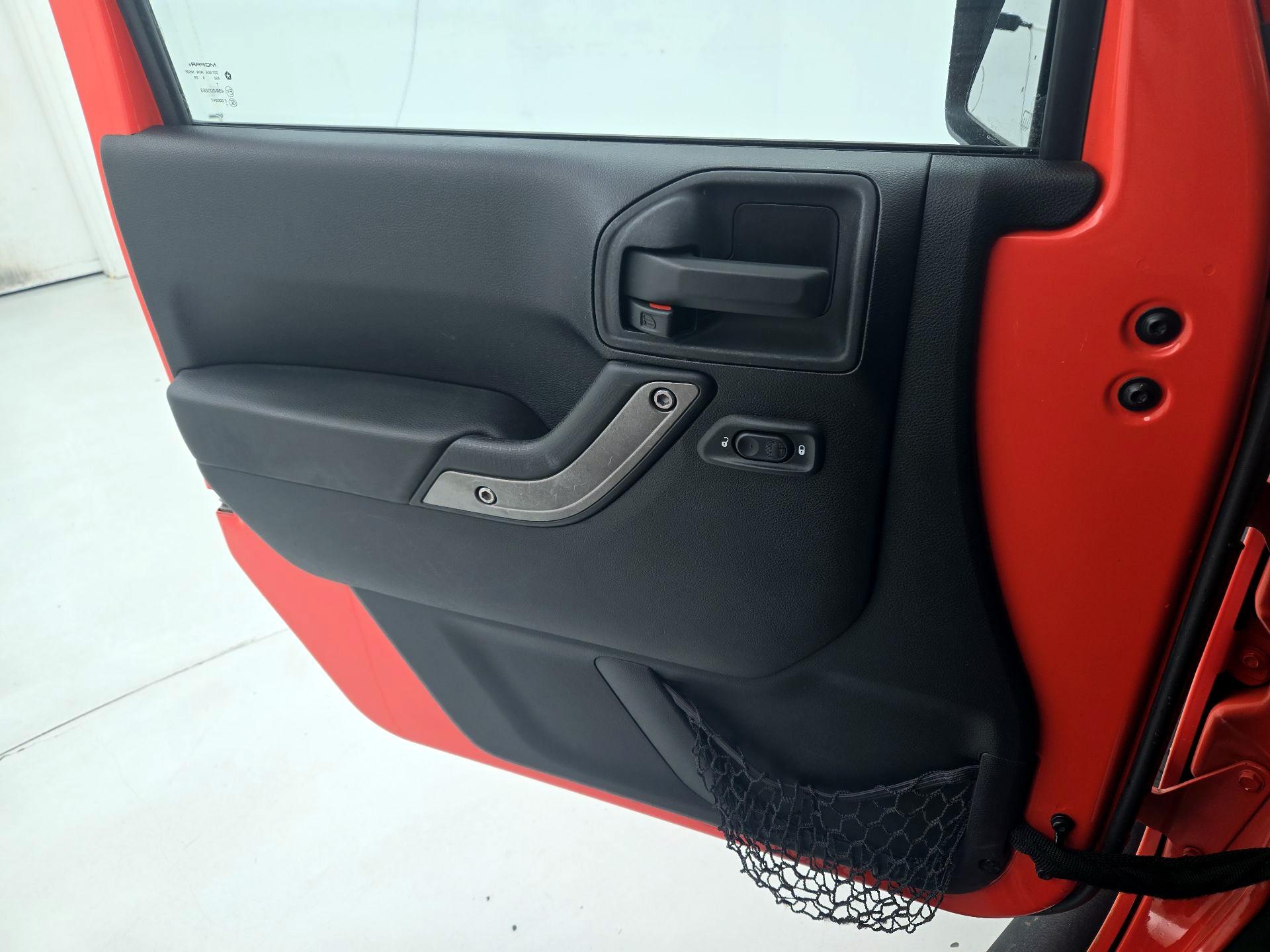Thumbnail: 2015 Jeep Wrangler - 12