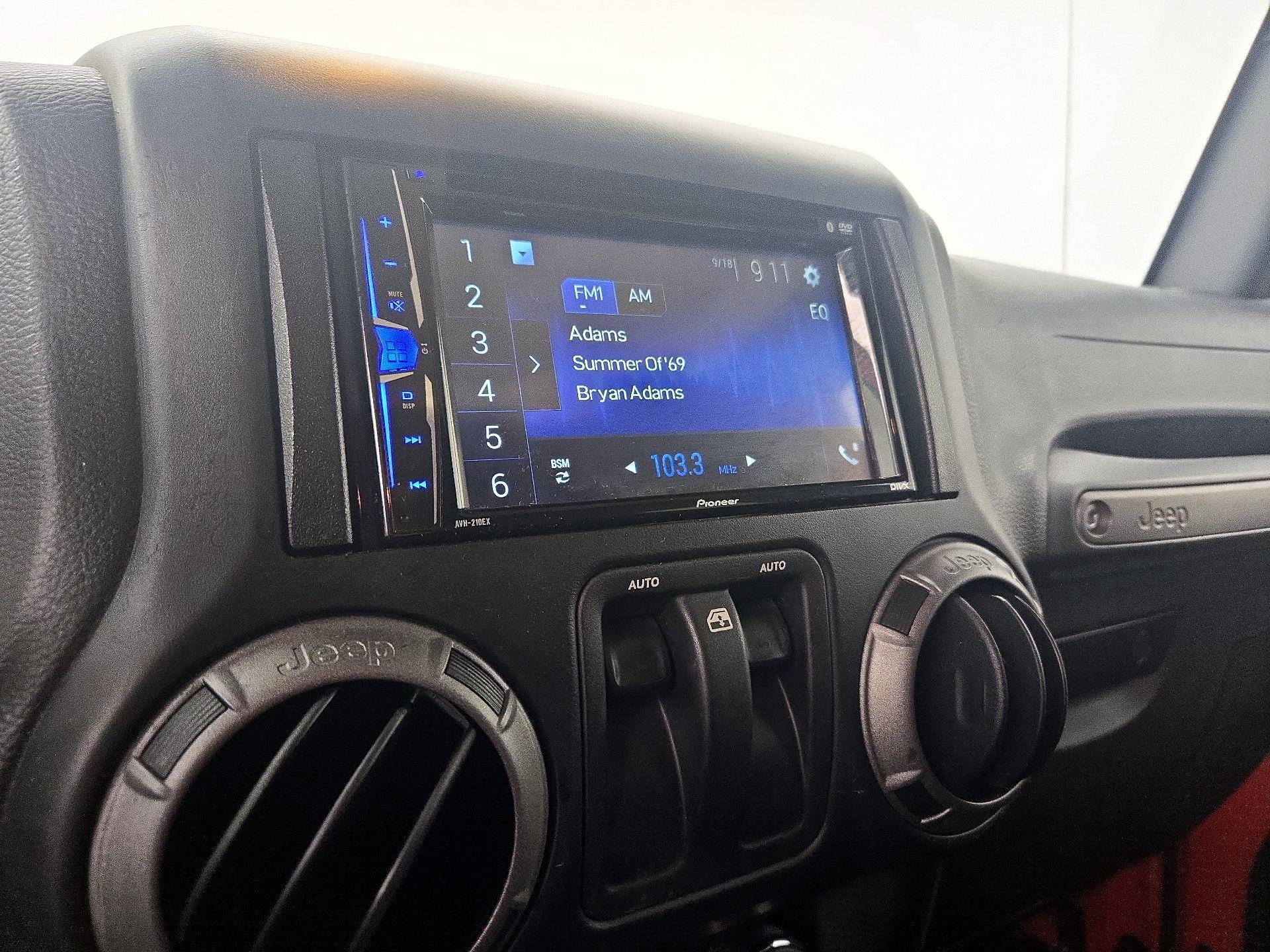 Thumbnail: 2015 Jeep Wrangler - 14