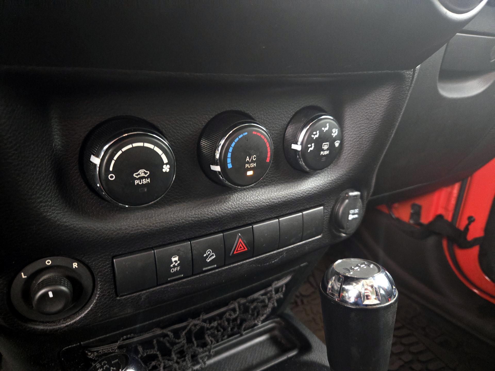 Thumbnail: 2015 Jeep Wrangler - 15