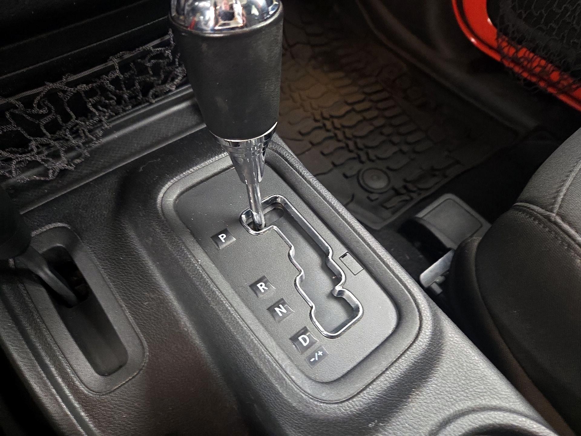 Thumbnail: 2015 Jeep Wrangler - 16