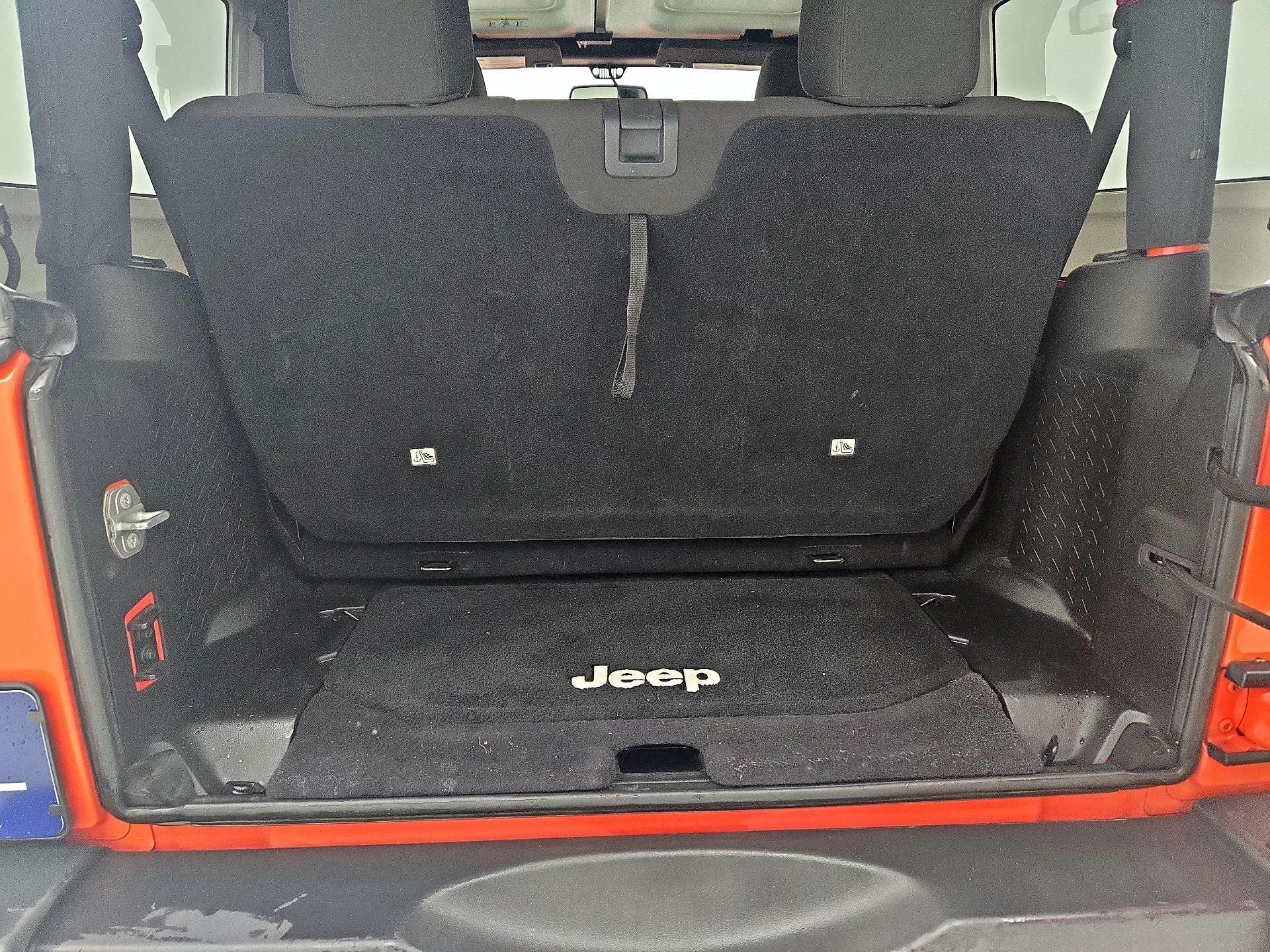 Thumbnail: 2015 Jeep Wrangler - 18