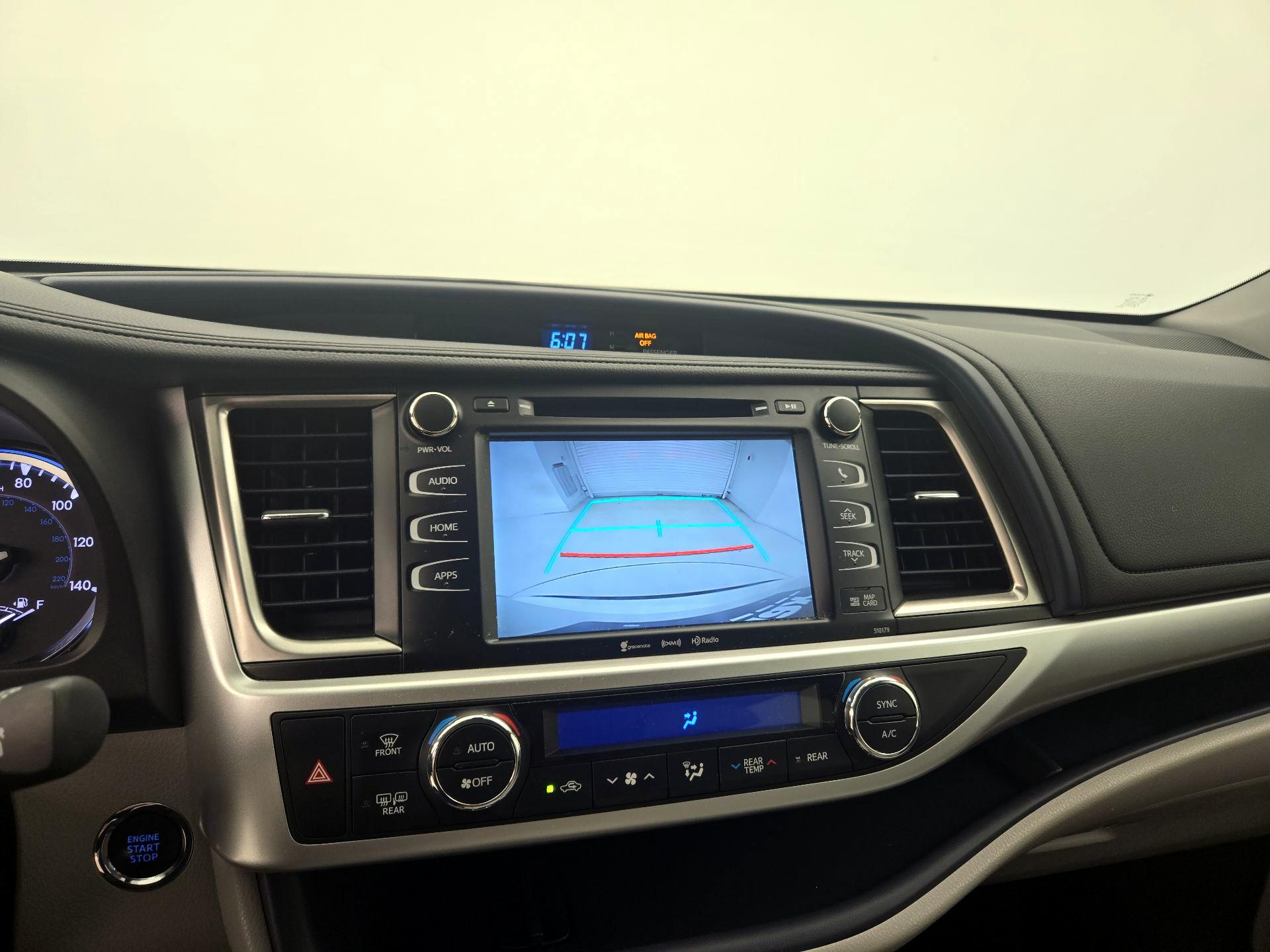 Thumbnail: 2018 Toyota Highlander - 14