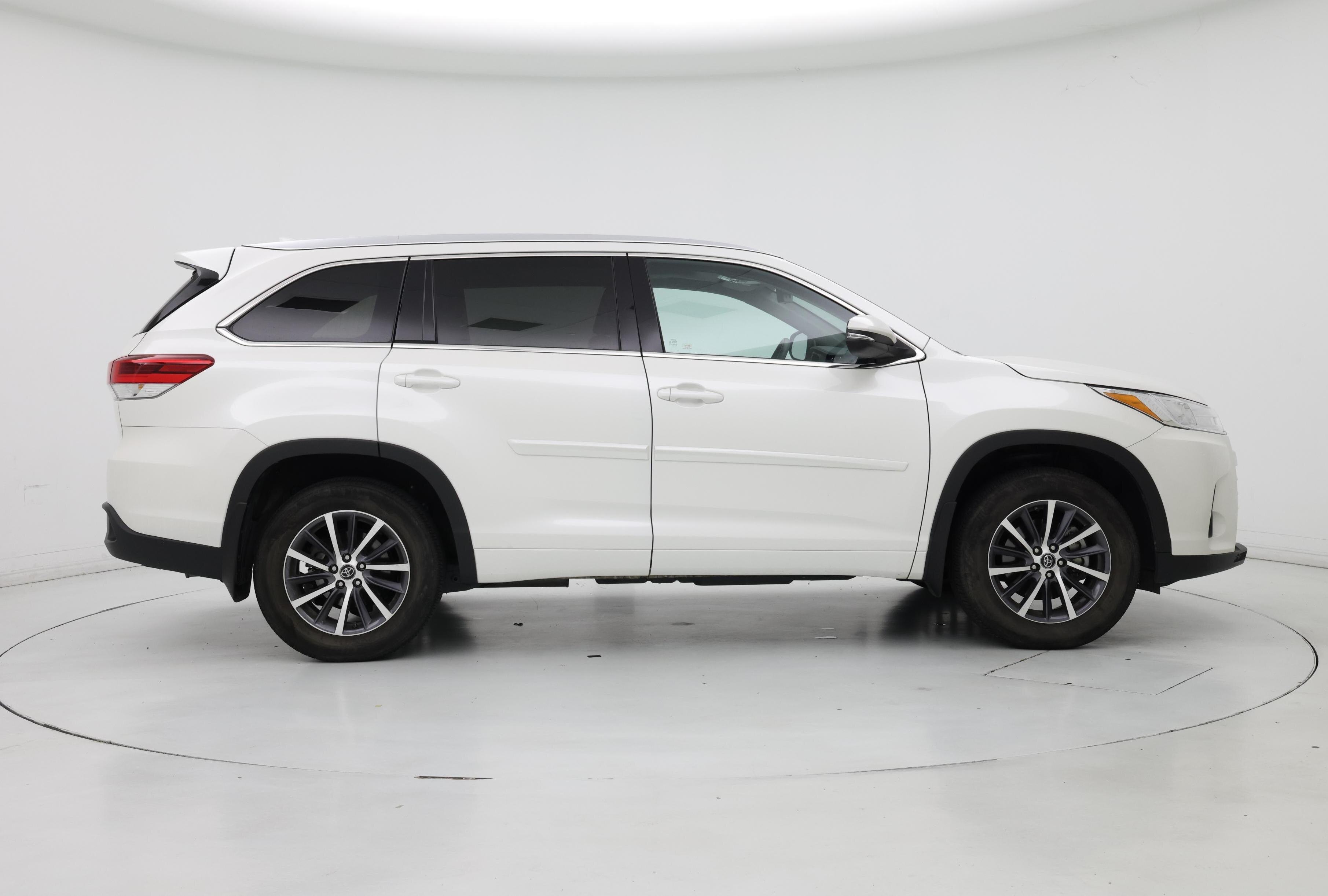 Thumbnail: 2018 Toyota Highlander - 7