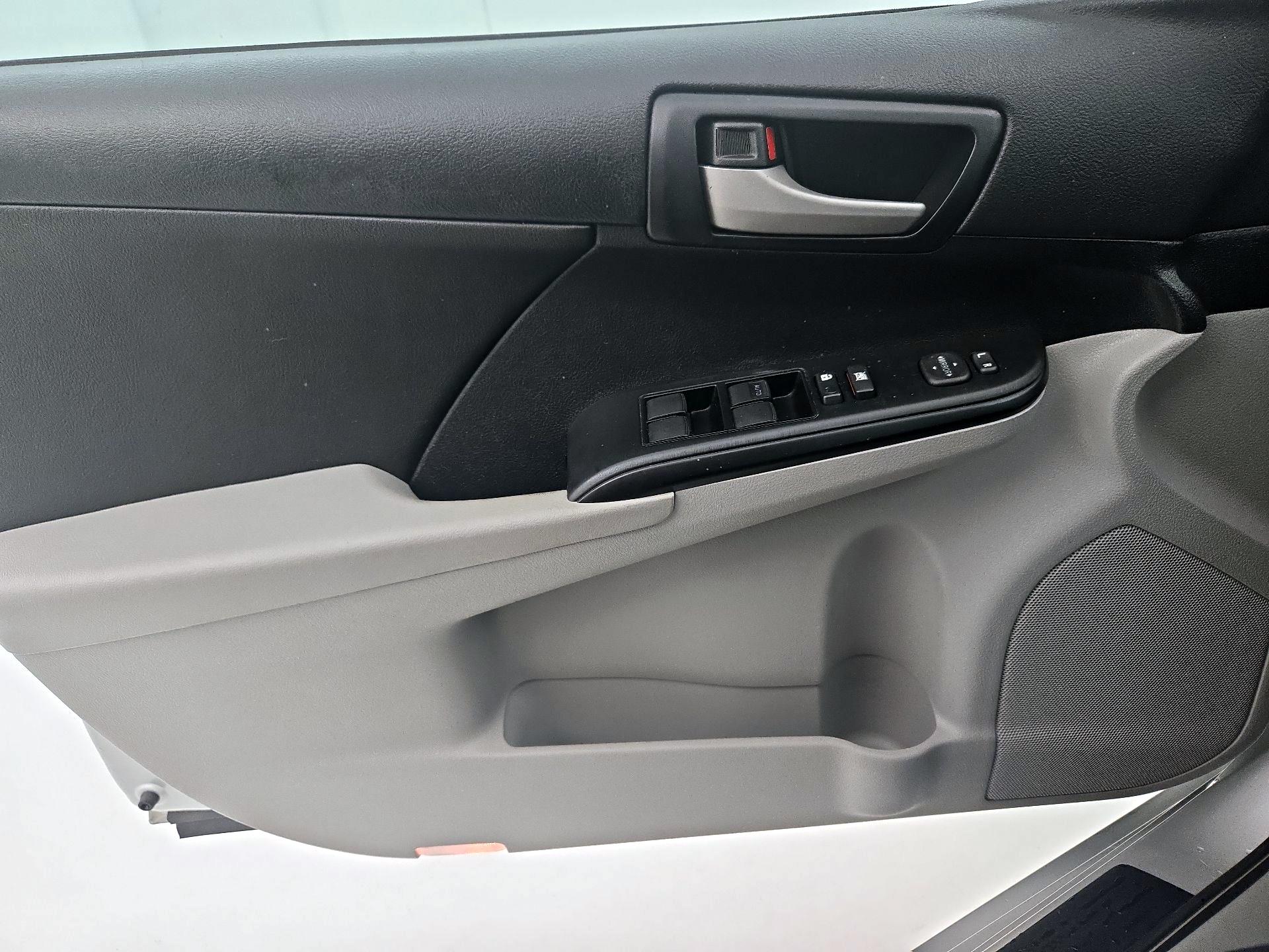 Thumbnail: 2014 Toyota Camry - 12