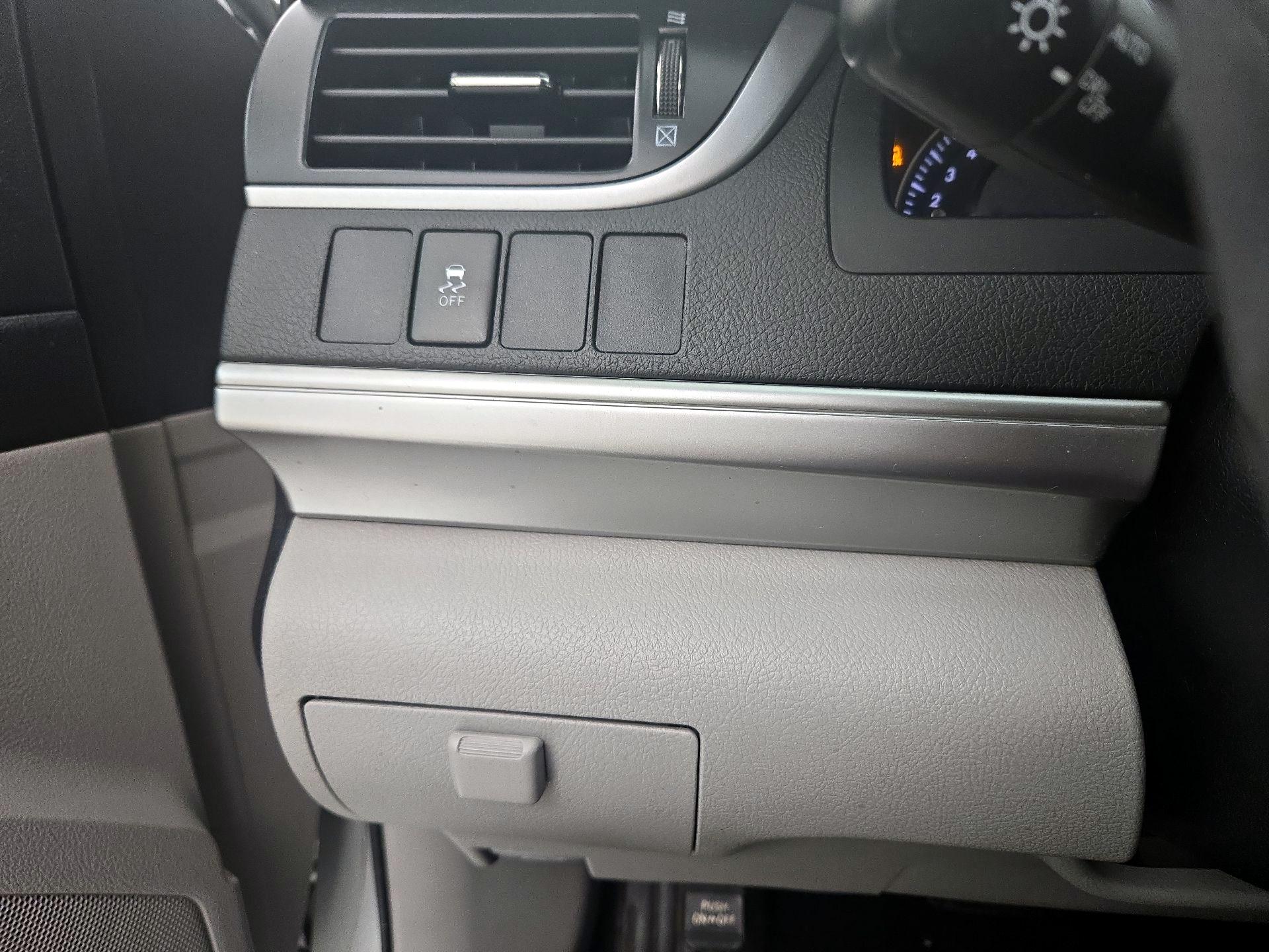 Thumbnail: 2014 Toyota Camry - 13