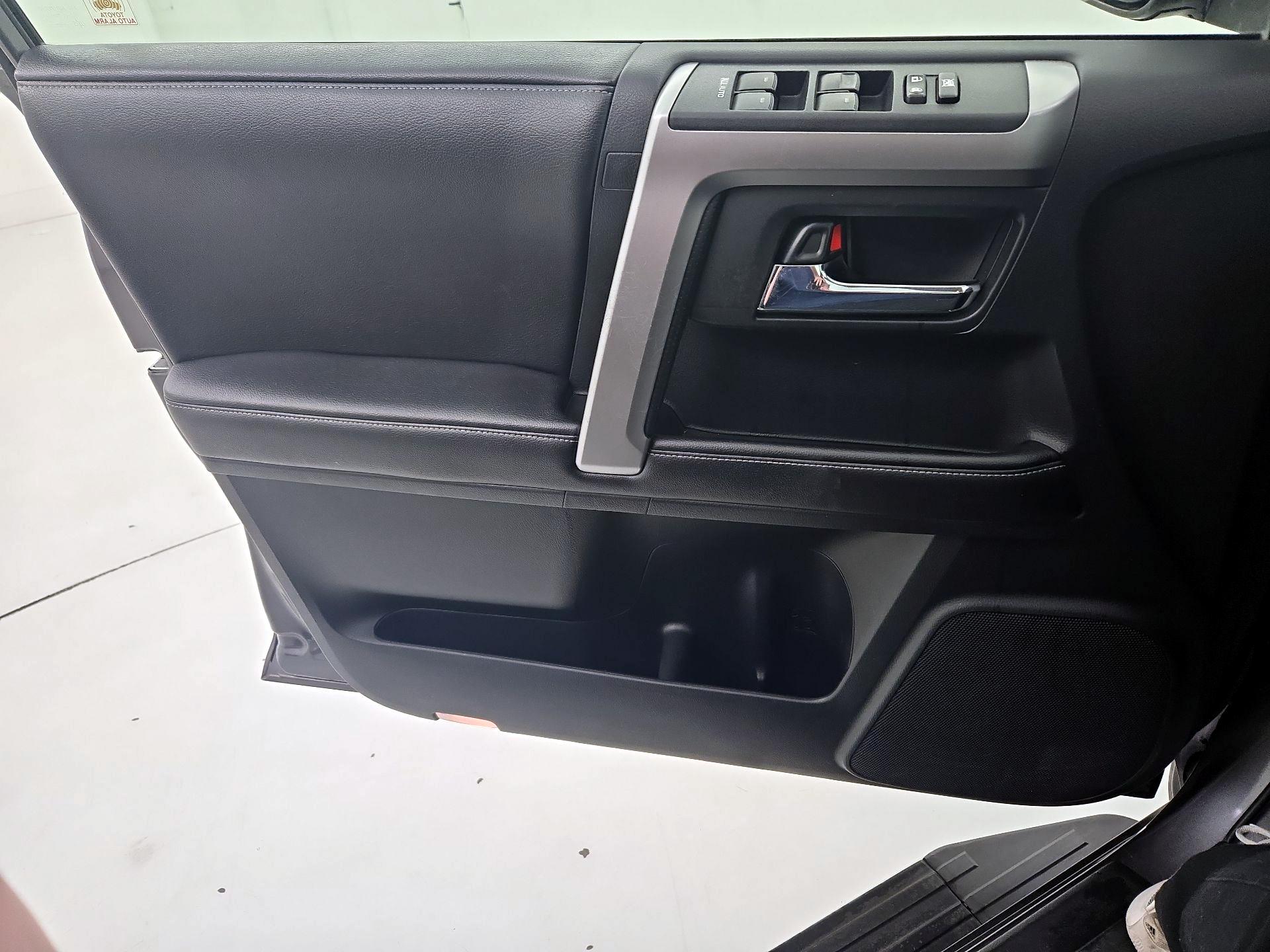 Thumbnail: 2016 Toyota 4Runner - 12