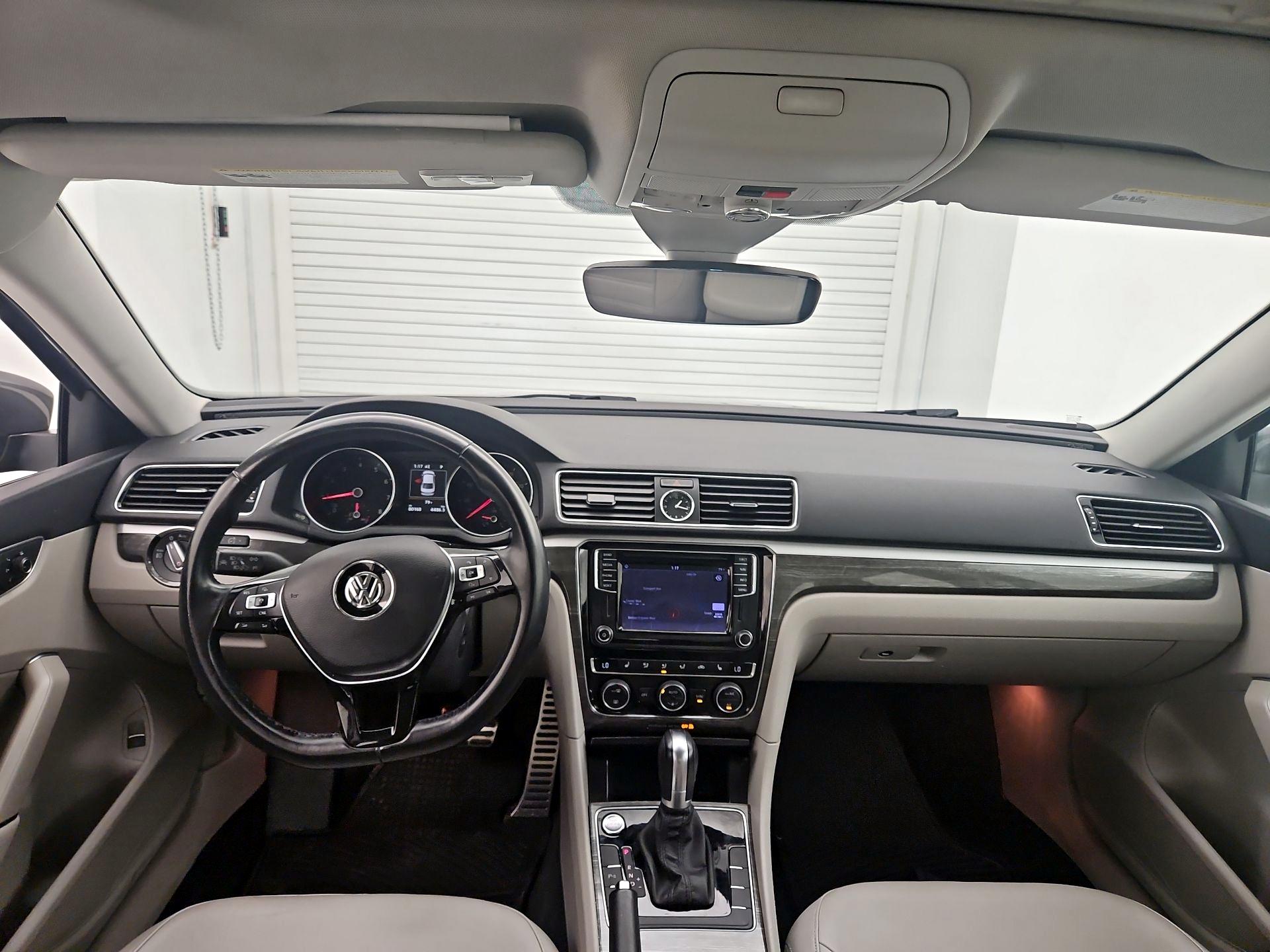 Thumbnail: 2017 Volkswagen Passat - 9