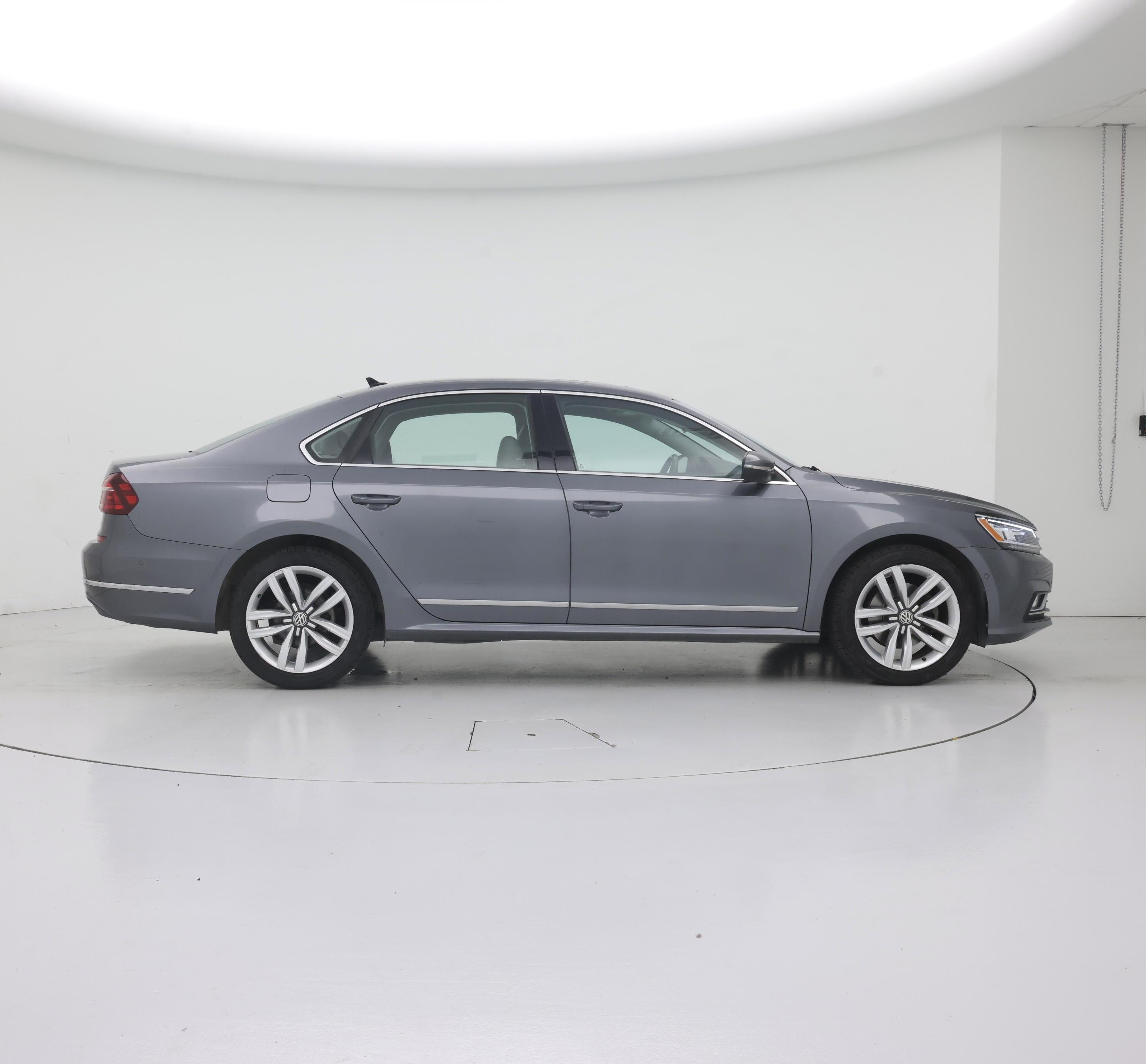 Thumbnail: 2017 Volkswagen Passat - 7