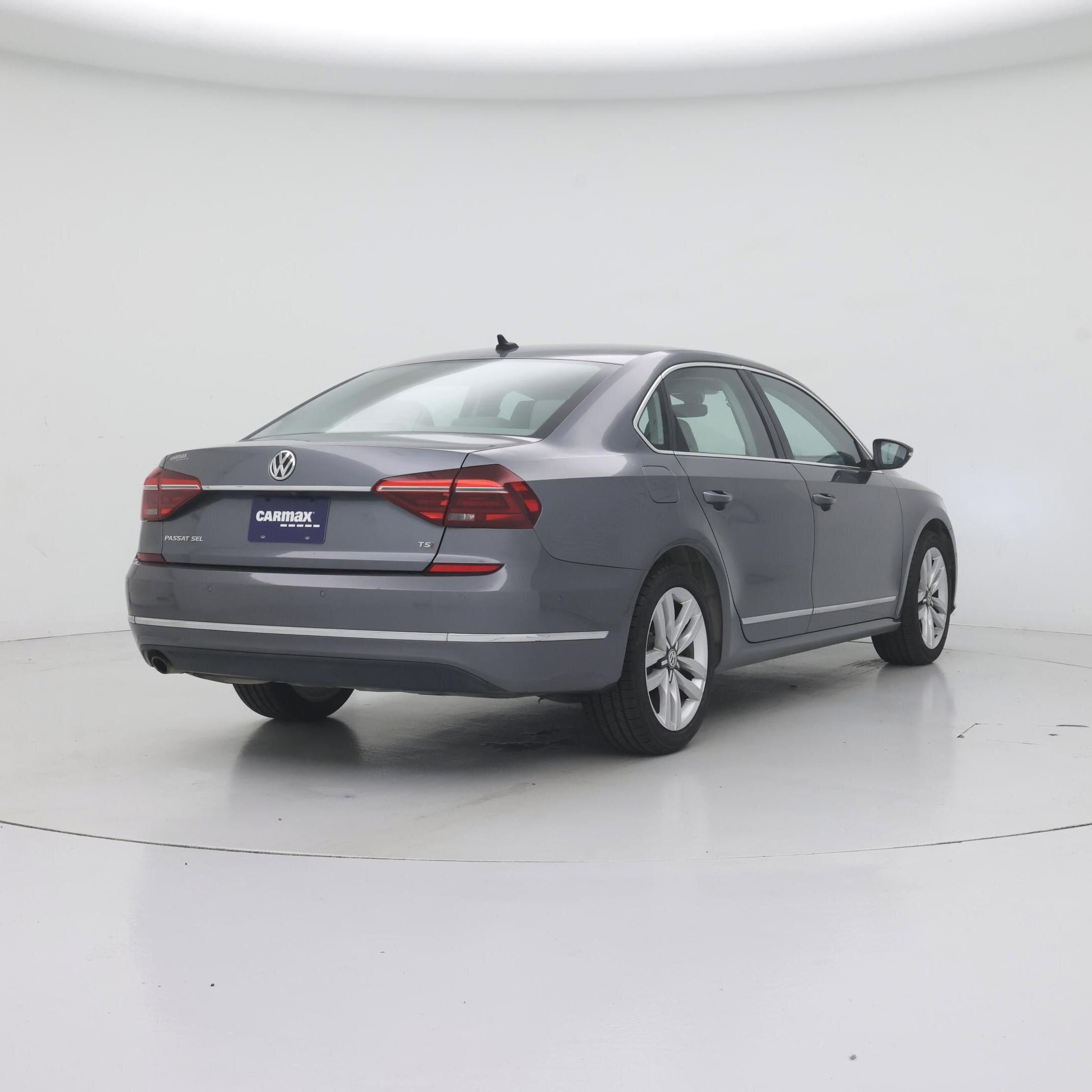 Thumbnail: 2017 Volkswagen Passat - 8
