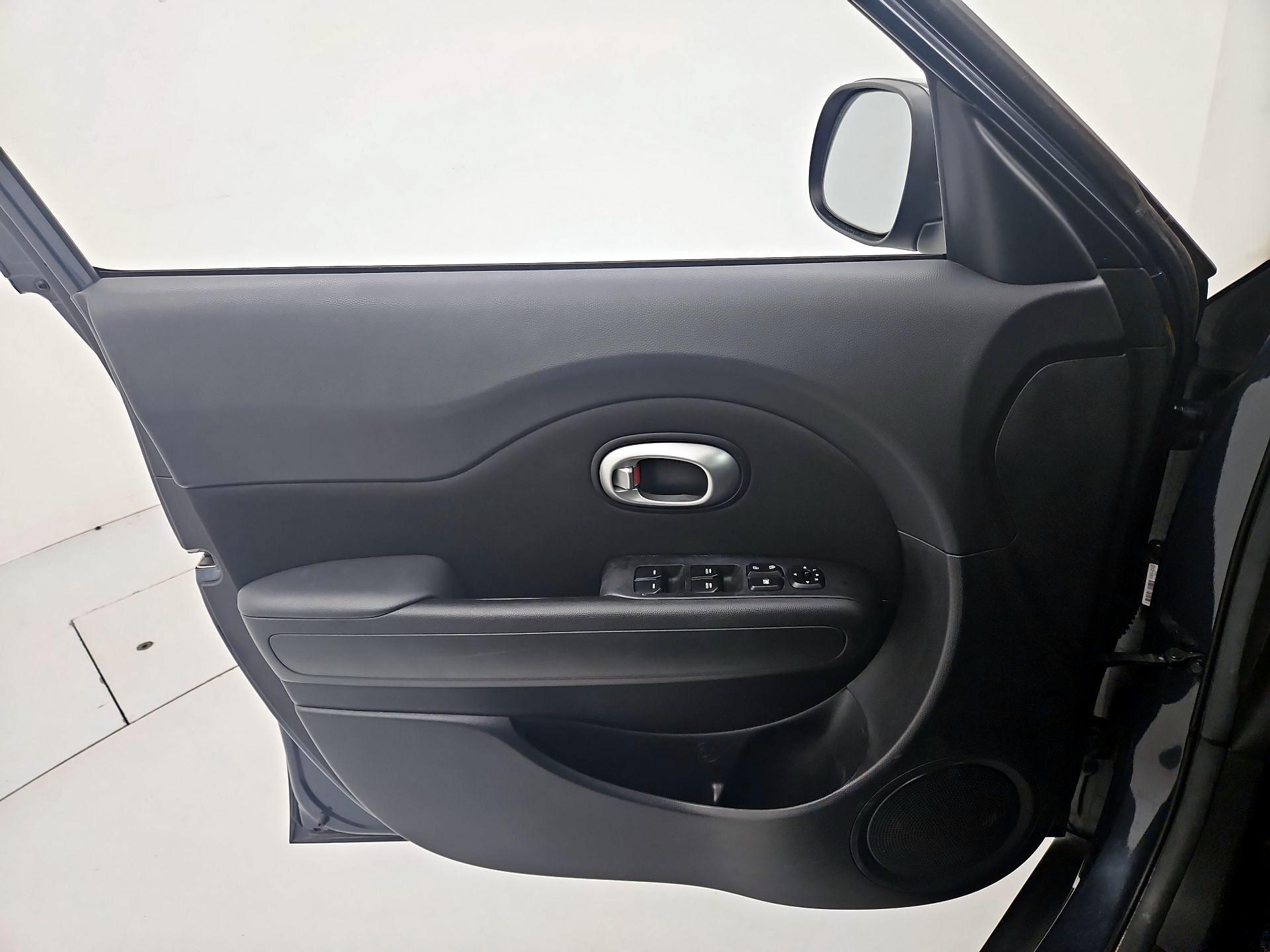Thumbnail: 2016 Kia Soul - 12