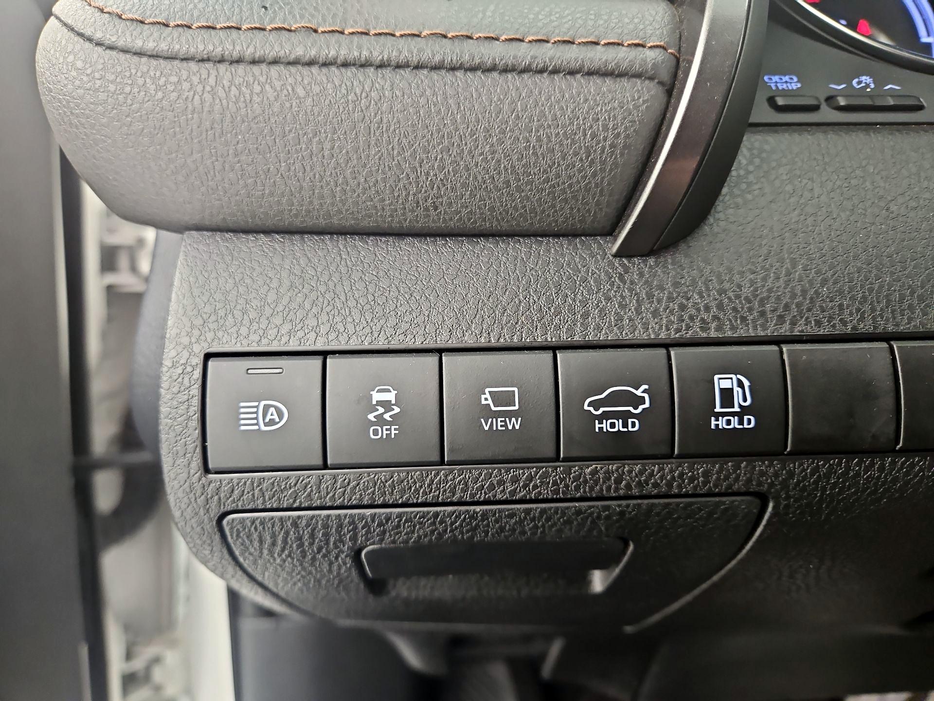 Thumbnail: 2020 Toyota Camry - 13