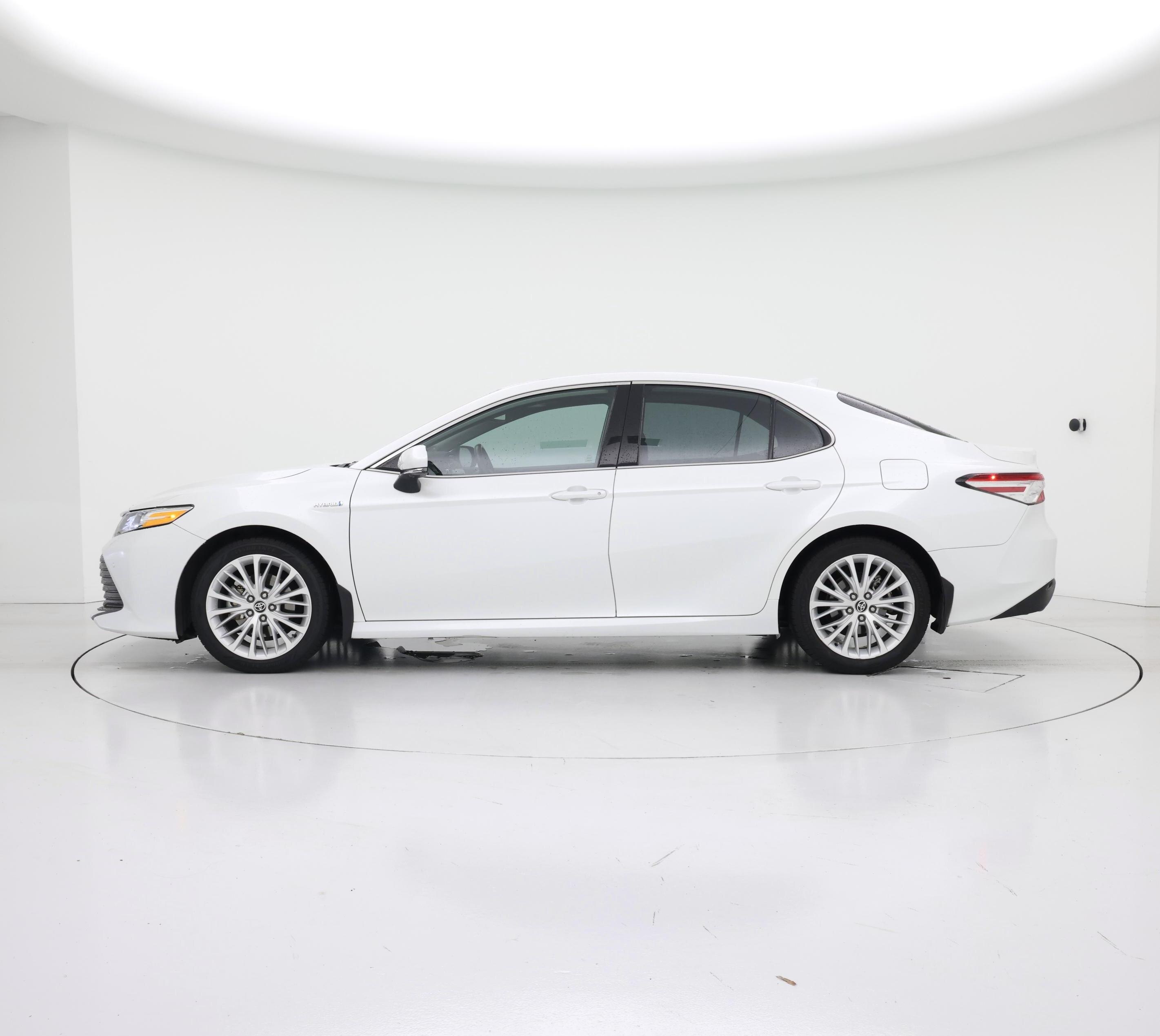 Thumbnail: 2020 Toyota Camry - 3