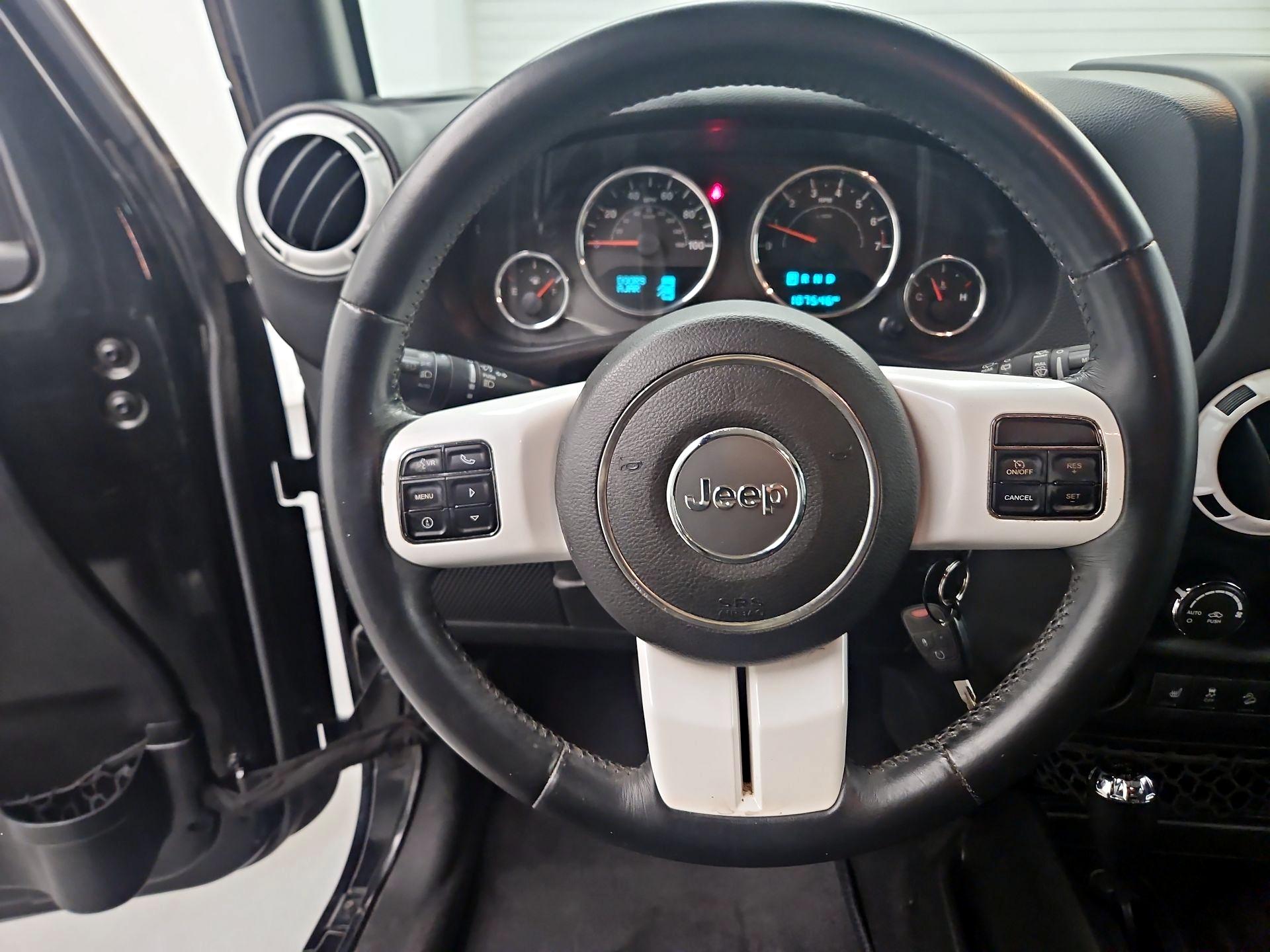 Thumbnail: 2015 Jeep Wrangler - 10