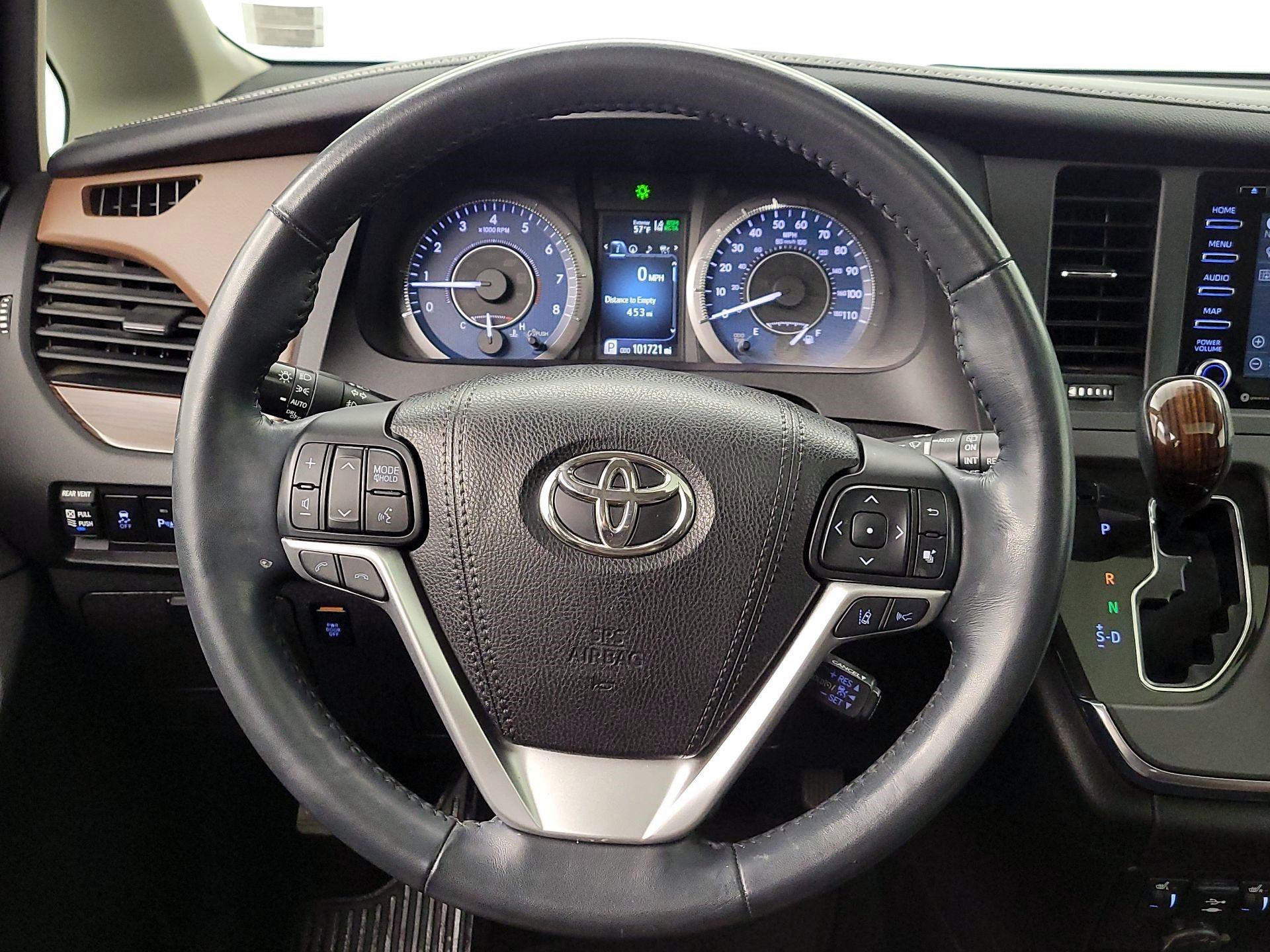 Thumbnail: 2018 Toyota Sienna - 10