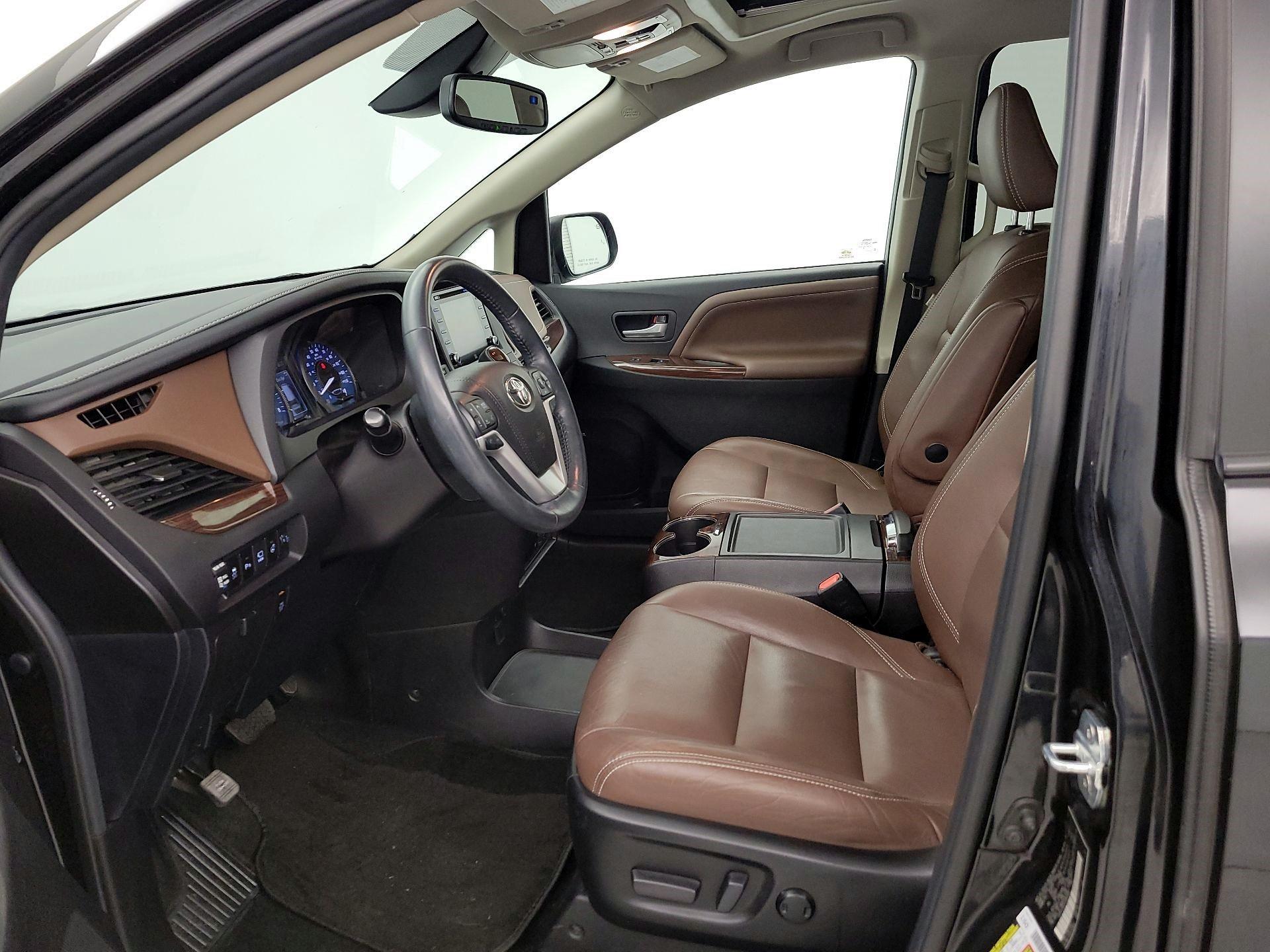 Thumbnail: 2018 Toyota Sienna - 11