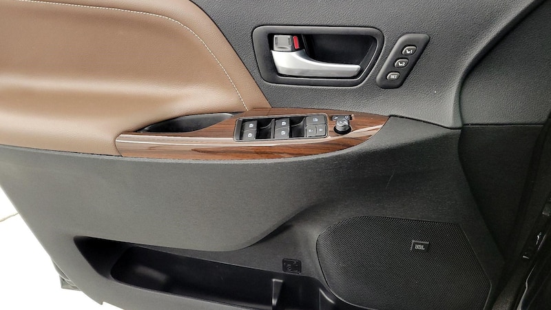 2018 Toyota Sienna Limited 12