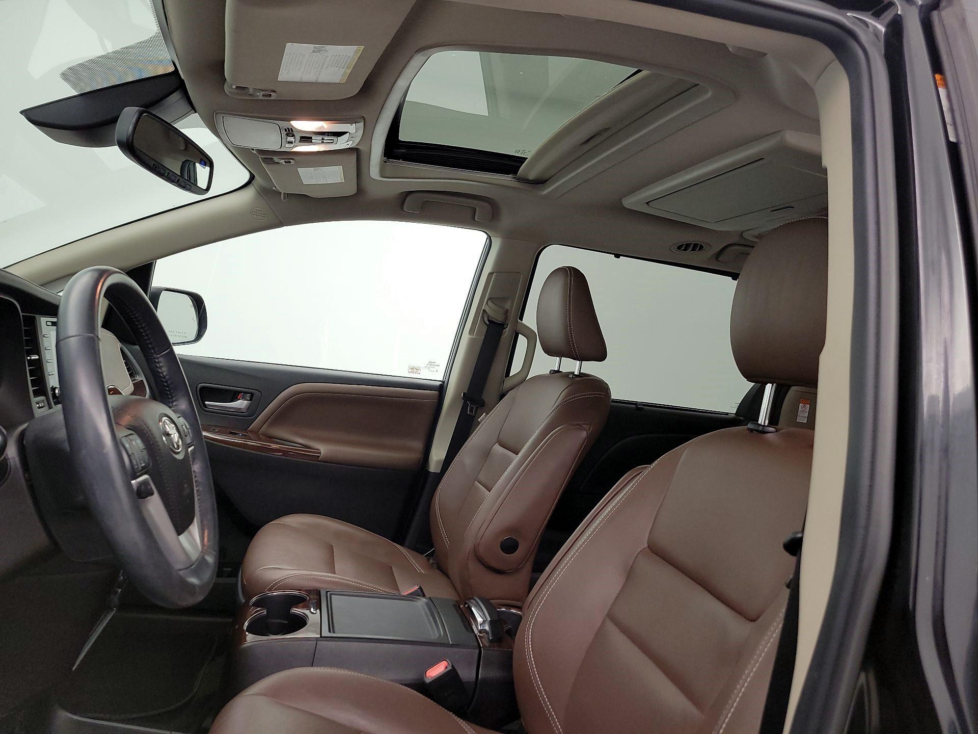 Thumbnail: 2018 Toyota Sienna - 20