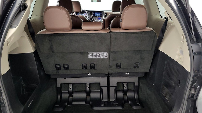 2018 Toyota Sienna Limited 23