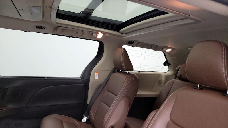 2018 Toyota Sienna Limited 26