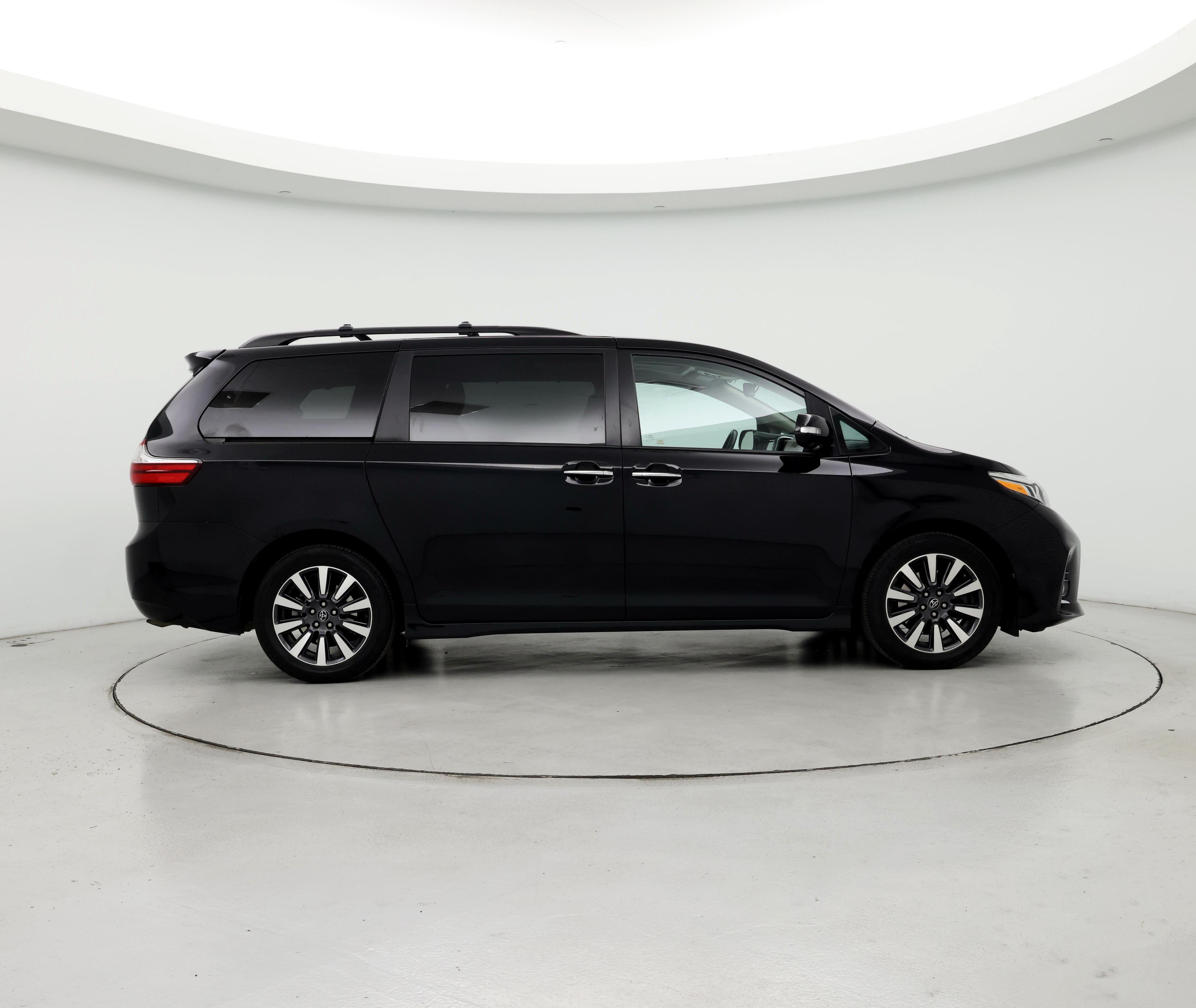 Thumbnail: 2018 Toyota Sienna - 7