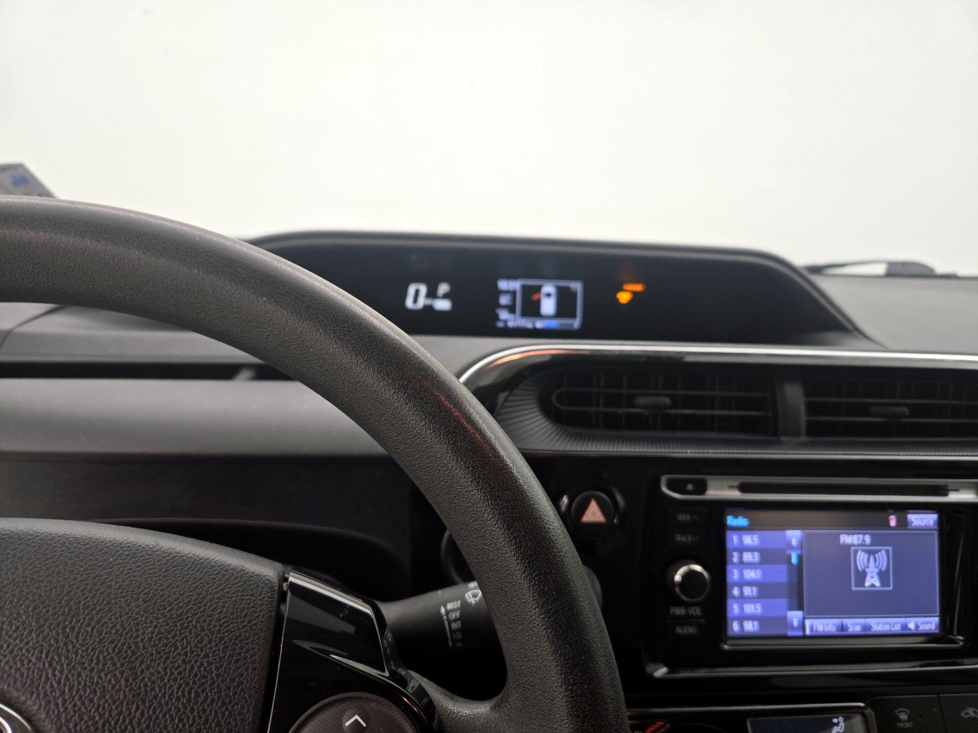 Thumbnail: 2018 Toyota Prius c - 9