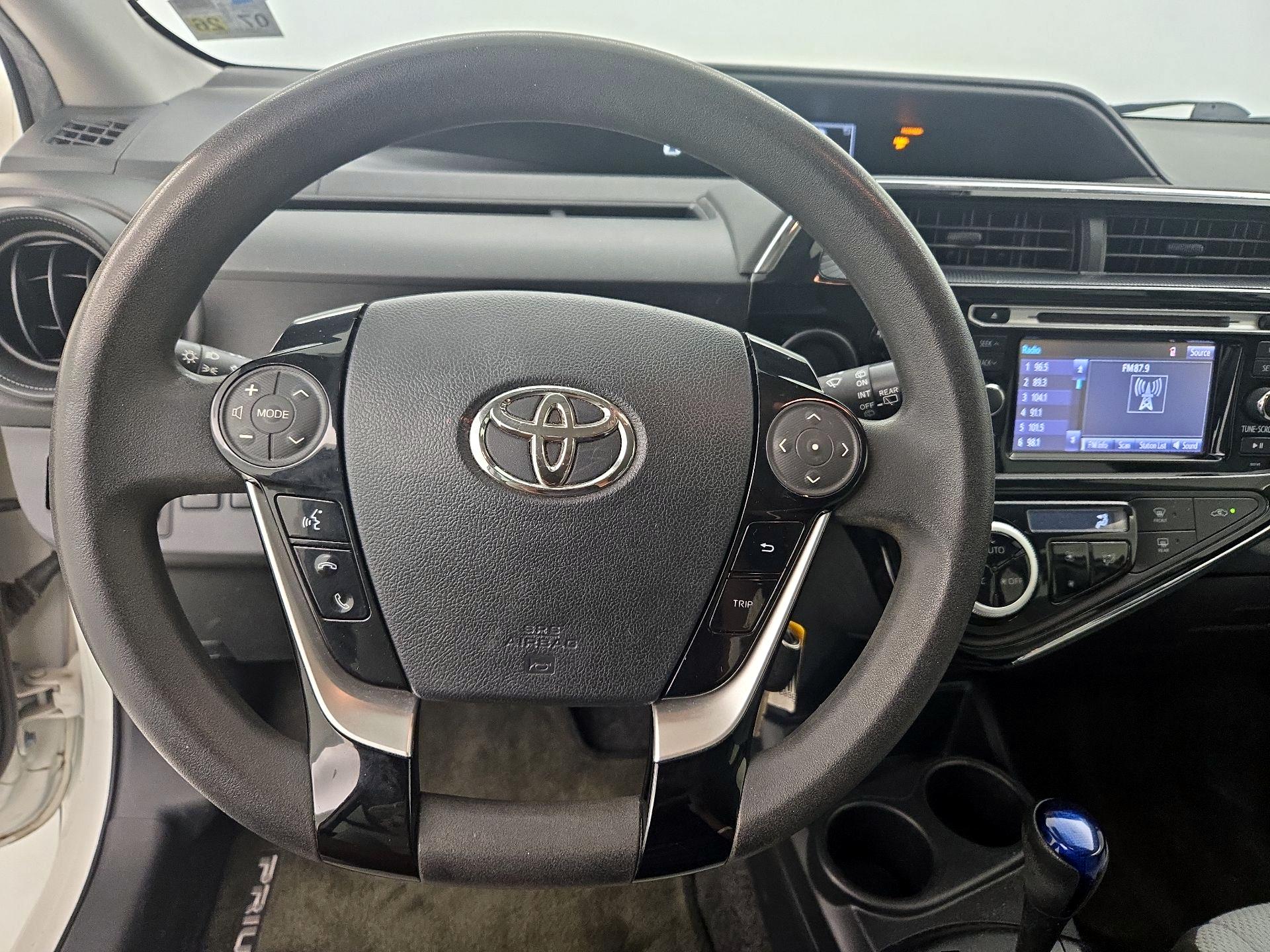 Thumbnail: 2018 Toyota Prius c - 10