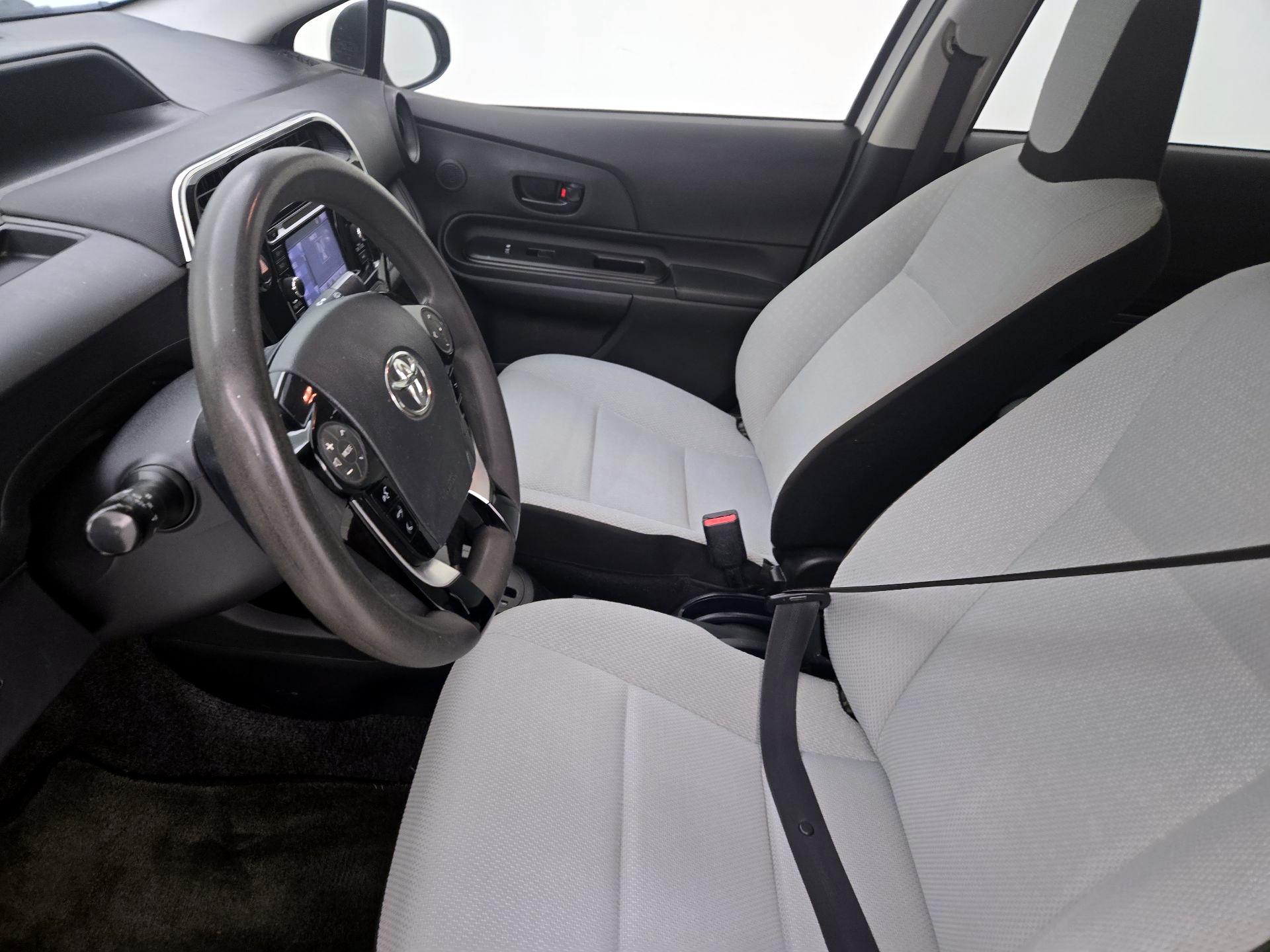 Thumbnail: 2018 Toyota Prius c - 11