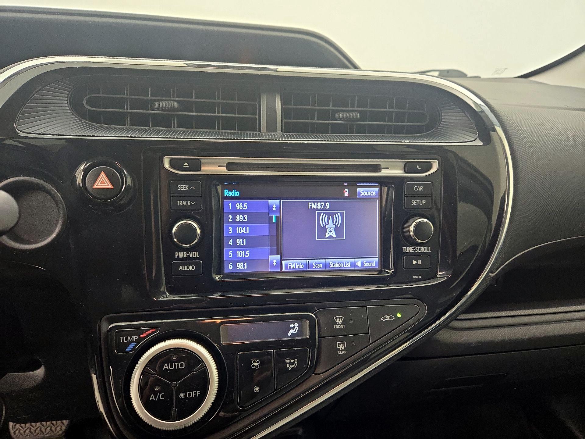 Thumbnail: 2018 Toyota Prius c - 15