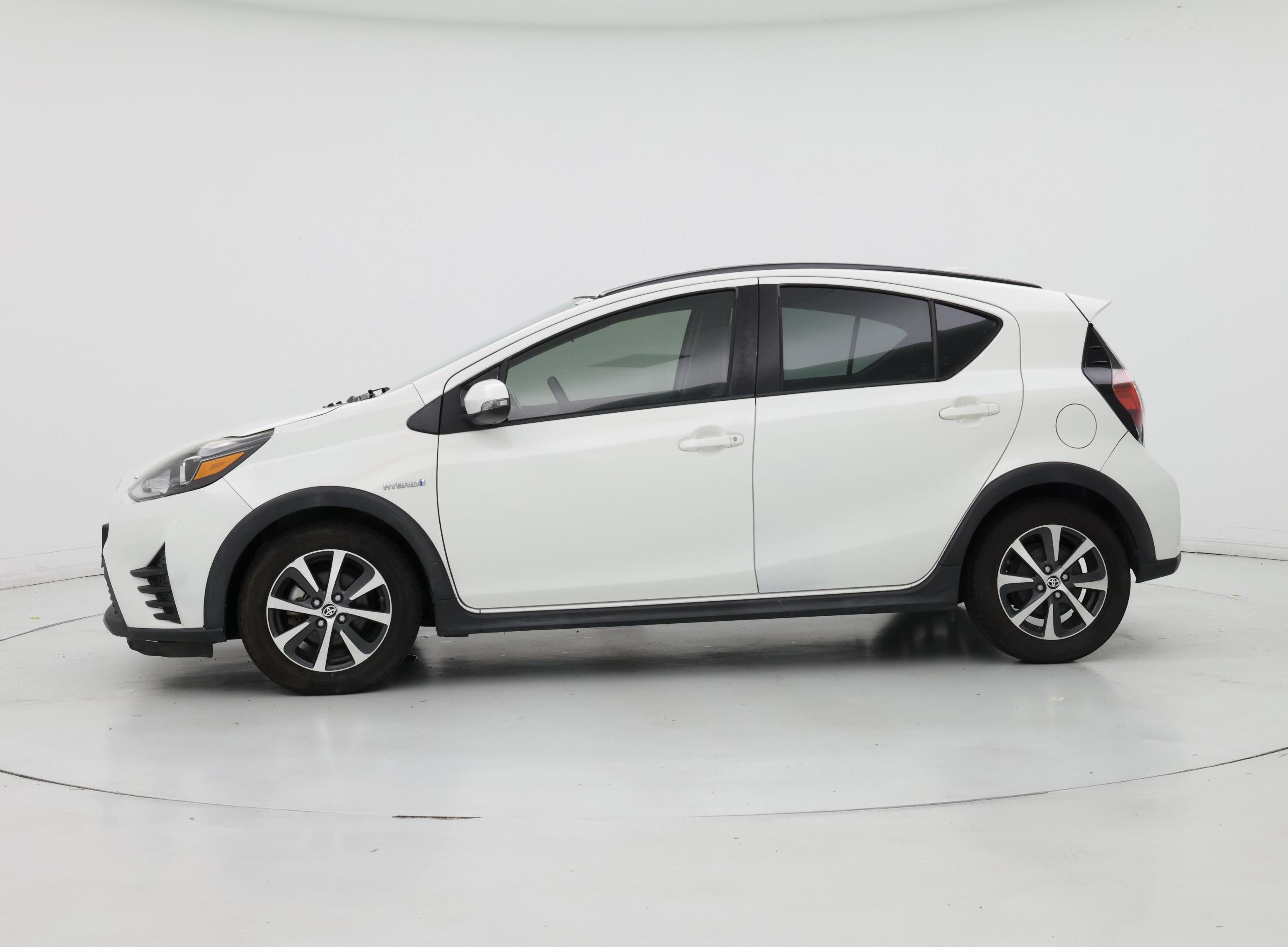 Thumbnail: 2018 Toyota Prius c - 3