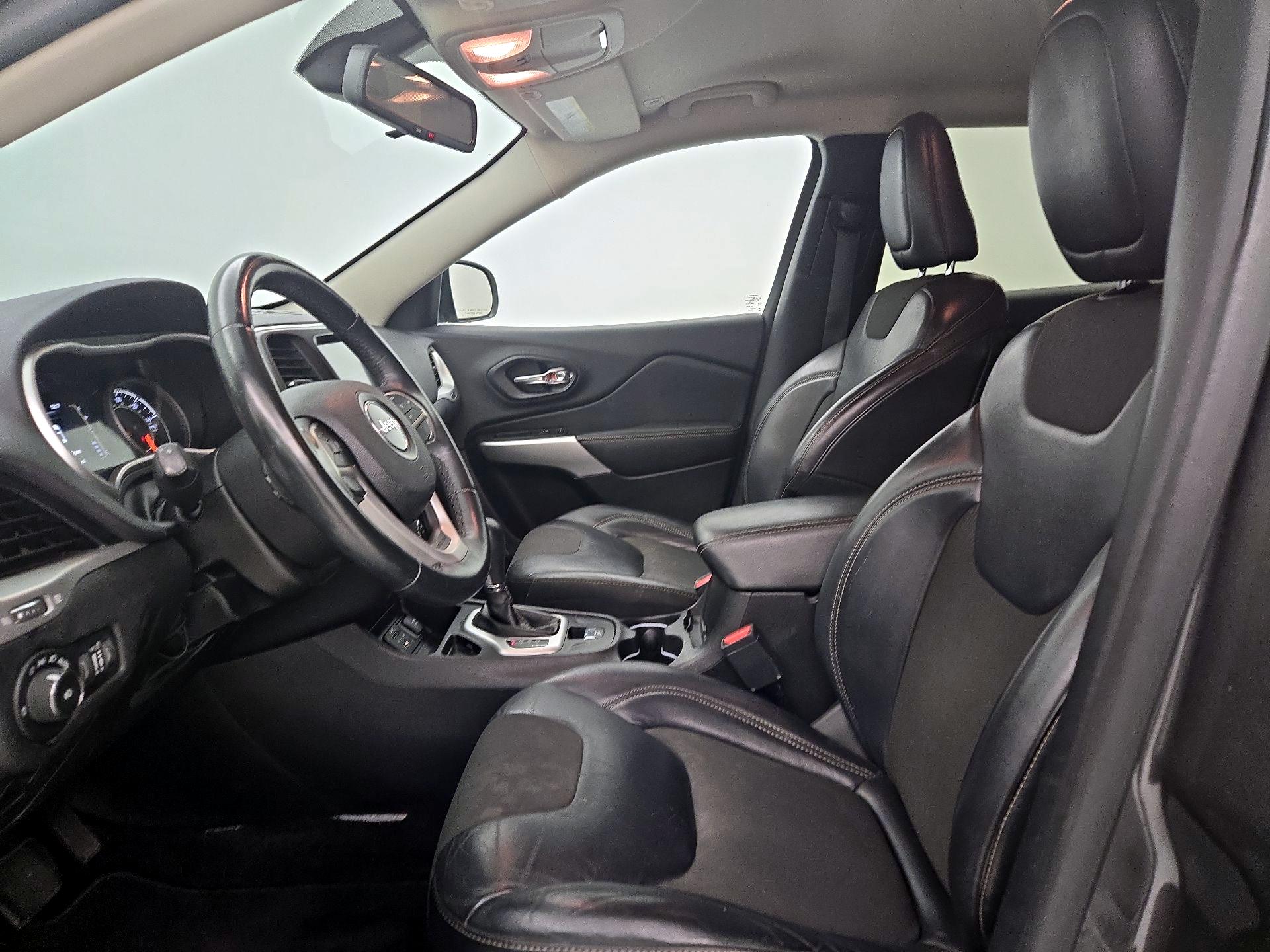 Thumbnail: 2018 Jeep Cherokee - 11