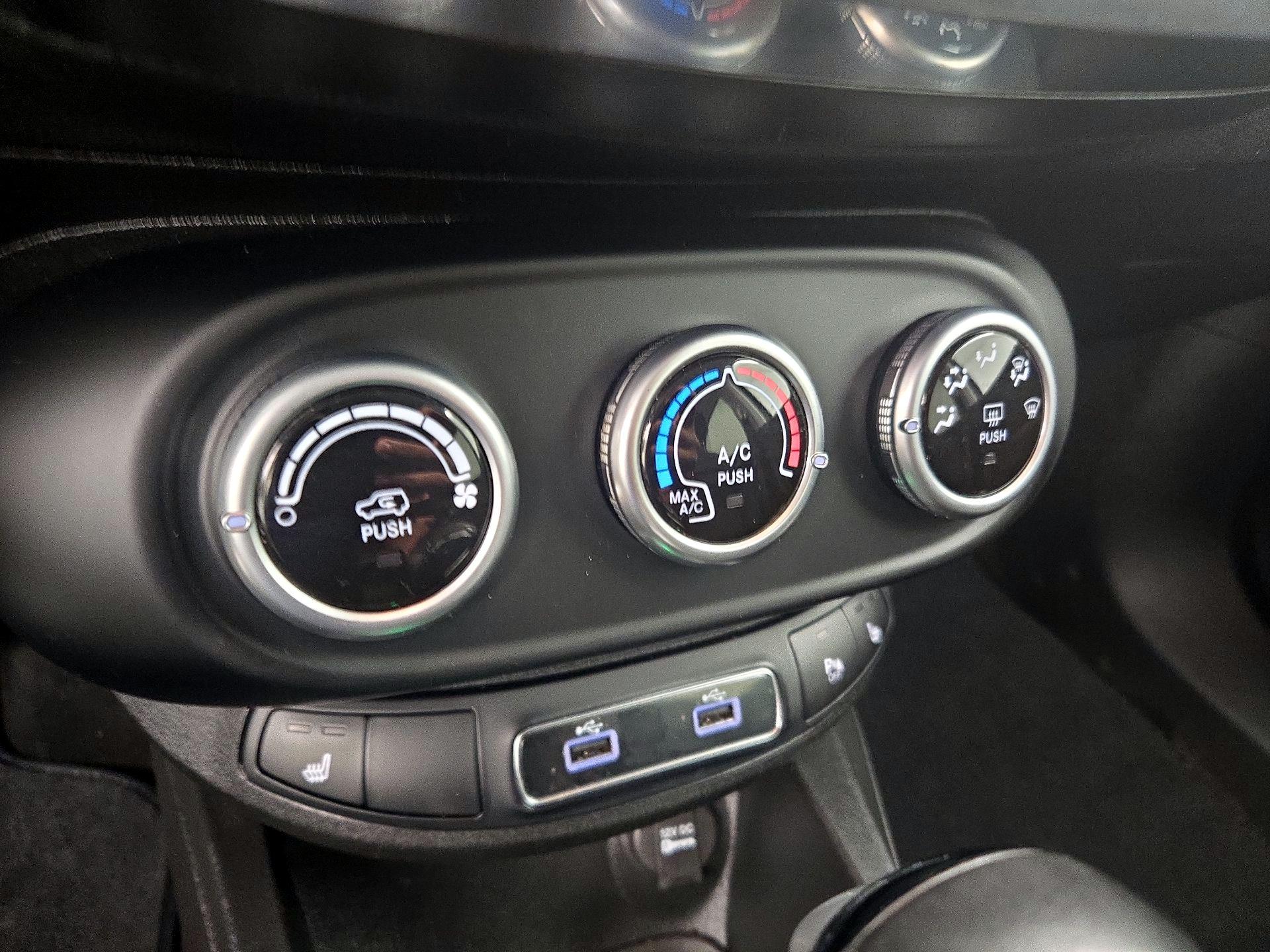 Thumbnail: 2023 Fiat 500X - 16