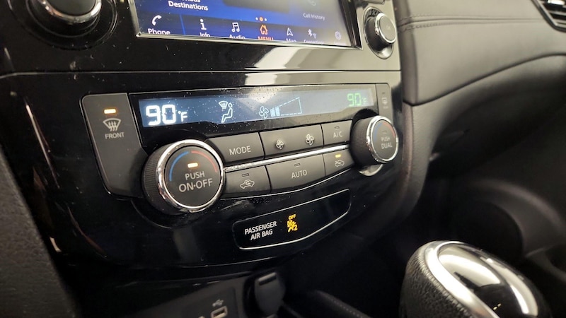2018 Nissan Rogue SL 17