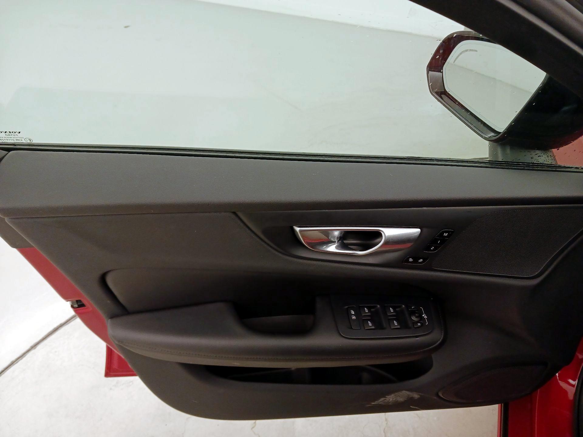 Thumbnail: 2024 Volvo S60 - 12