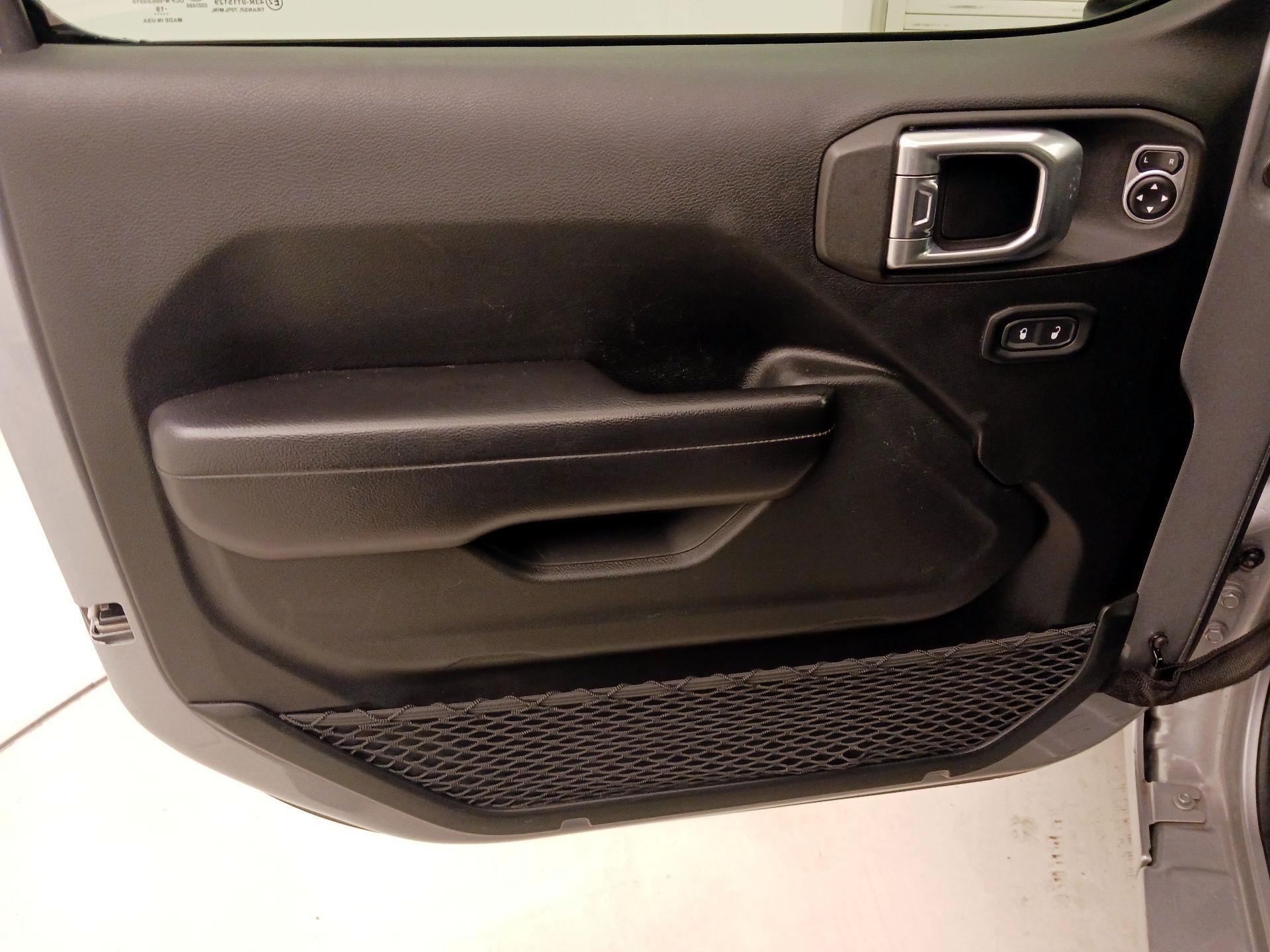 Thumbnail: 2019 Jeep Wrangler - 12