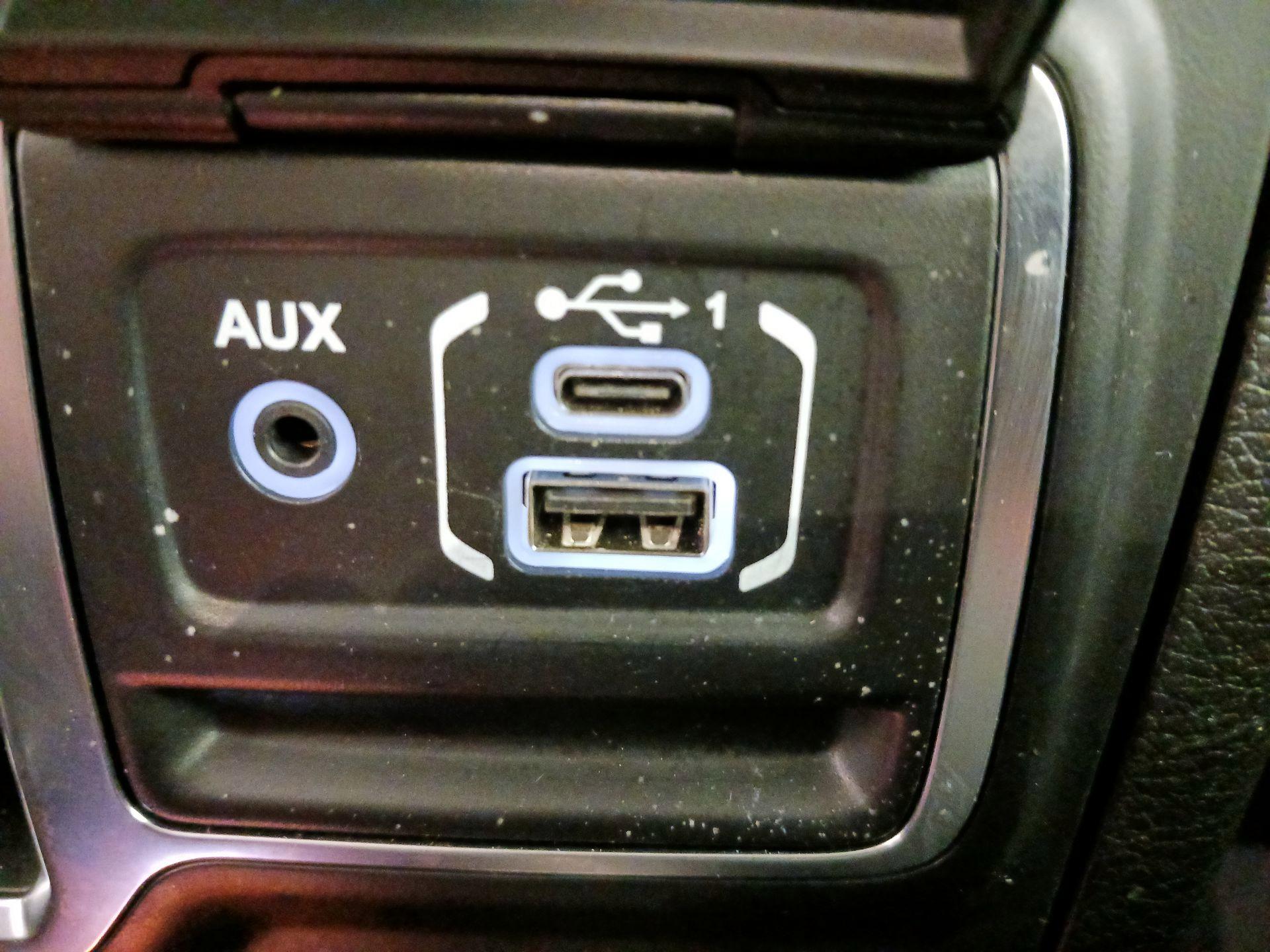 Thumbnail: 2019 Jeep Wrangler - 18