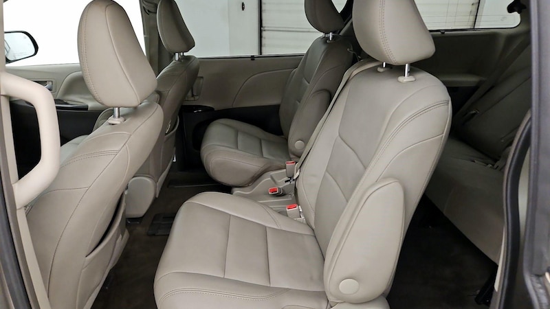 2017 Toyota Sienna XLE 20