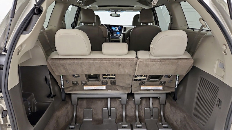 2017 Toyota Sienna XLE 22