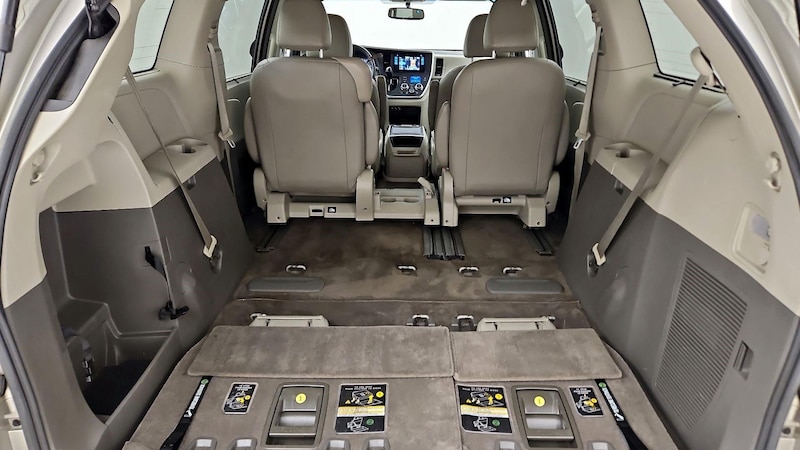 2017 Toyota Sienna XLE 23