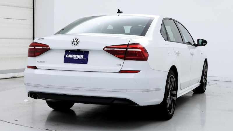 2018 Volkswagen Passat R-Line 8