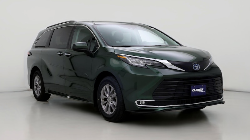 2022 Toyota Sienna XLE Hero Image