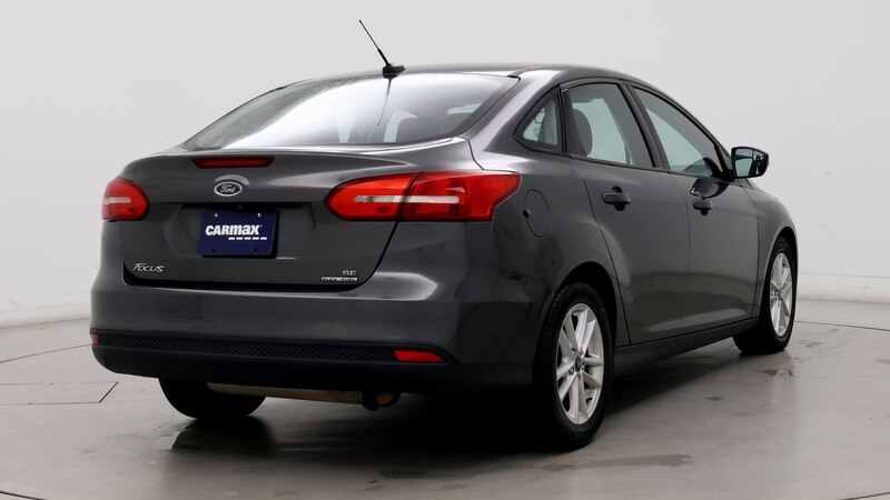 2016 Ford Focus SE 8