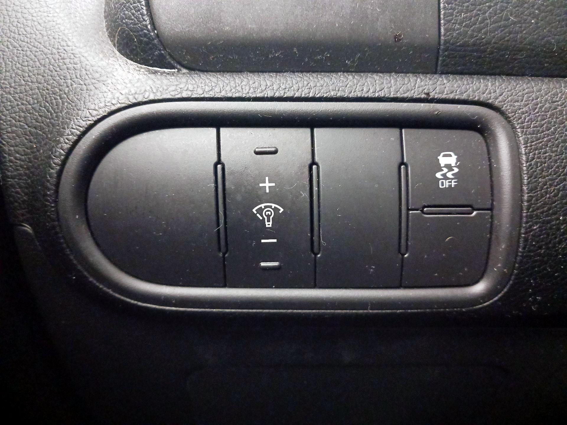Thumbnail: 2016 Kia Forte - 13
