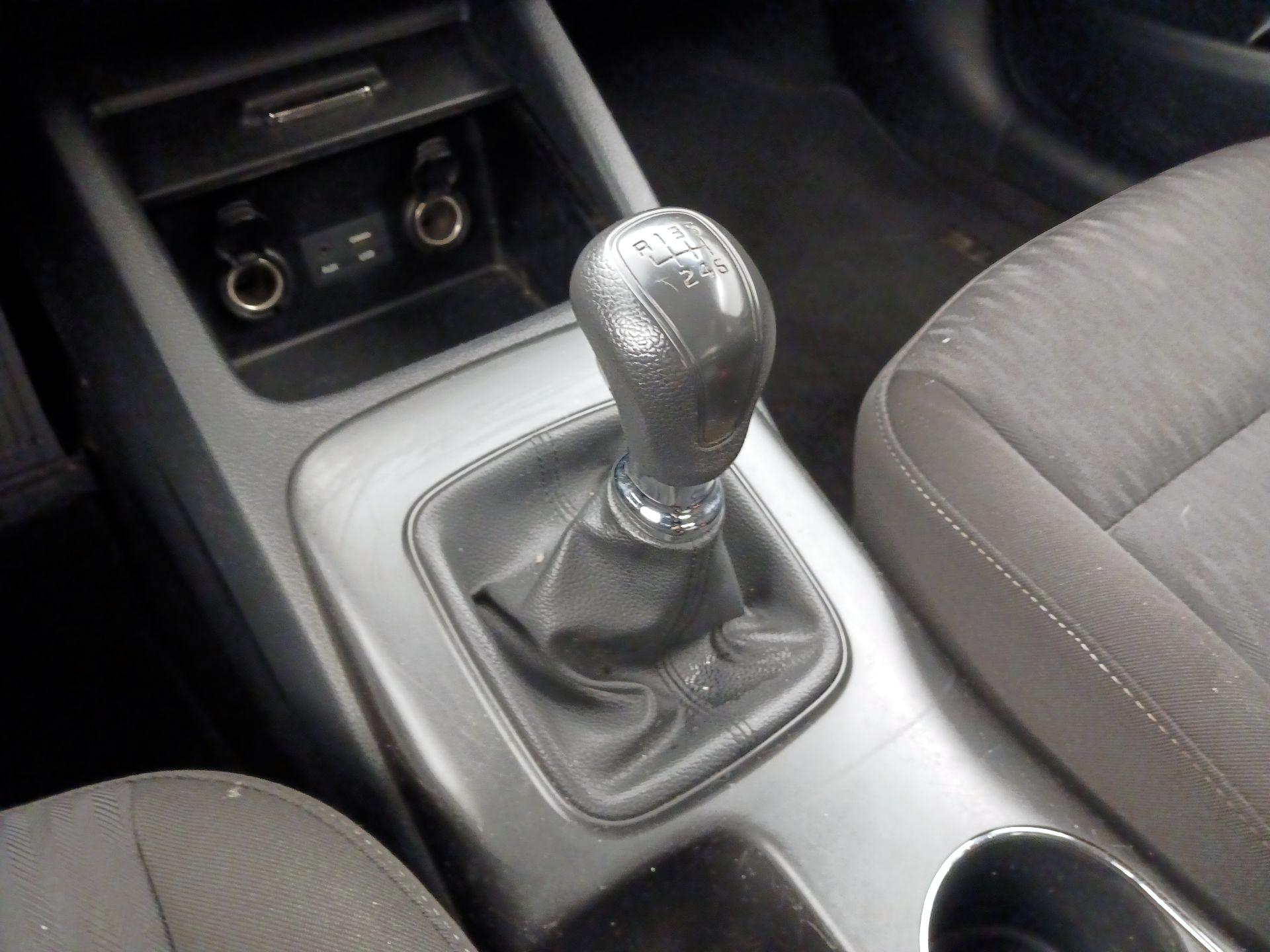 Thumbnail: 2016 Kia Forte - 16