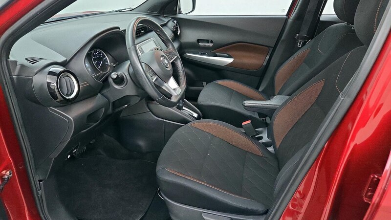 2020 Nissan Kicks SR 11