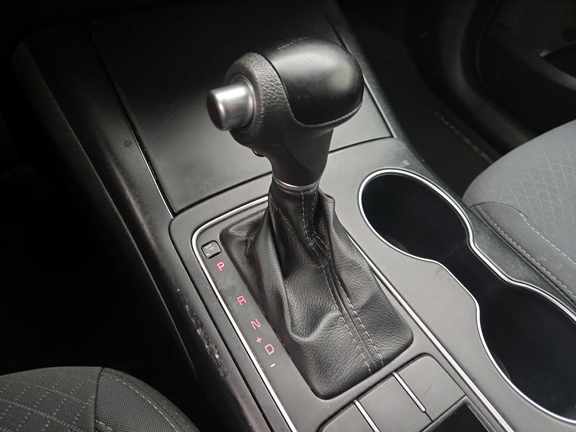 Thumbnail: 2018 Kia Sorento - 17