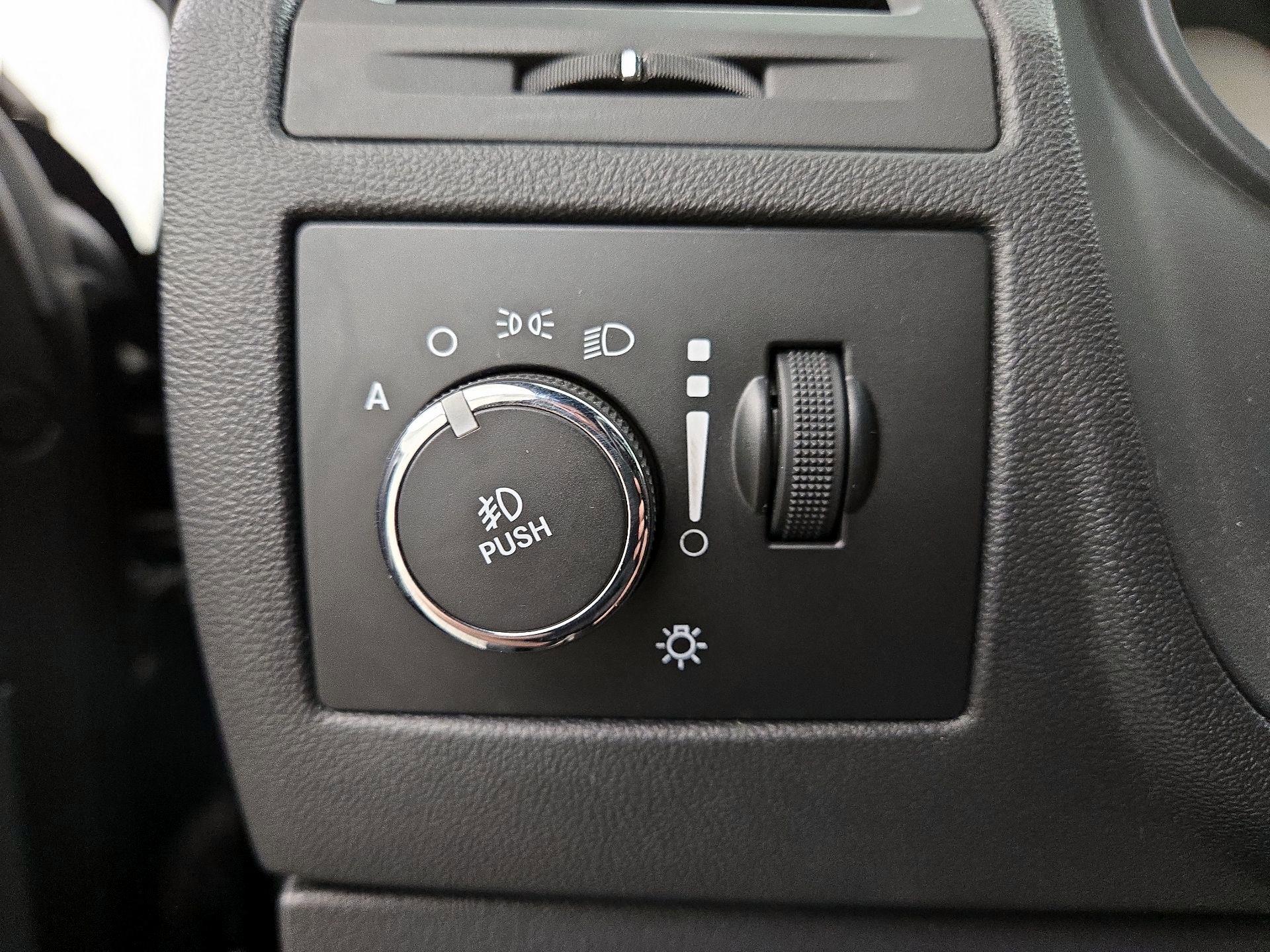 Thumbnail: 2014 Dodge Challenger - 13
