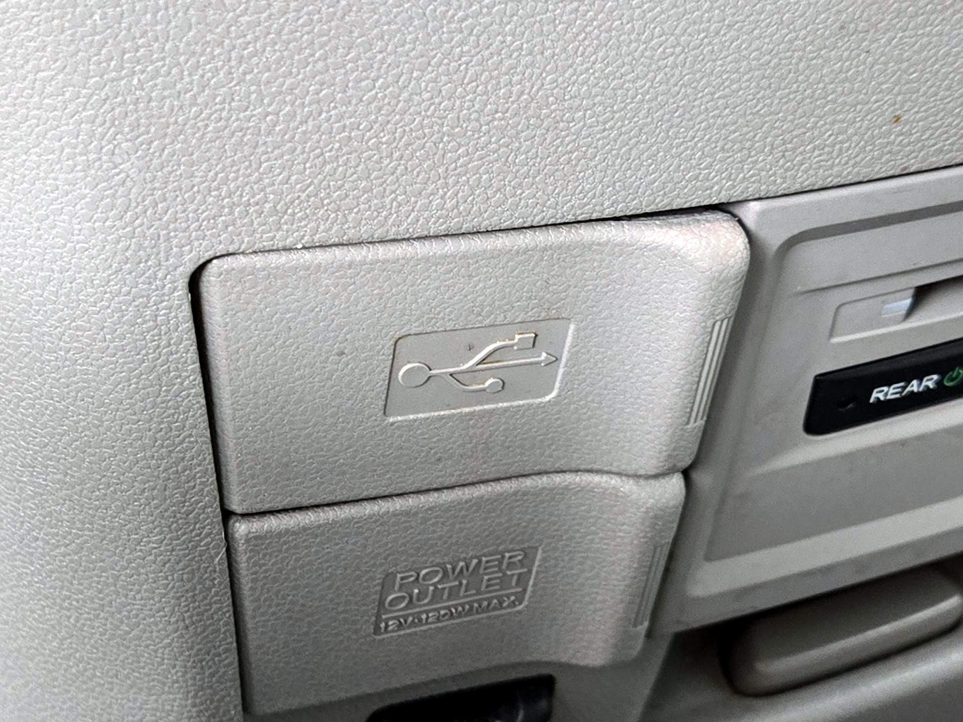 Thumbnail: 2016 Honda Odyssey - 17