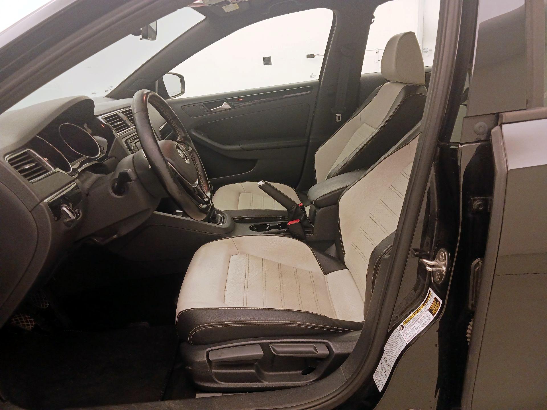 Thumbnail: 2015 Volkswagen Jetta - 11