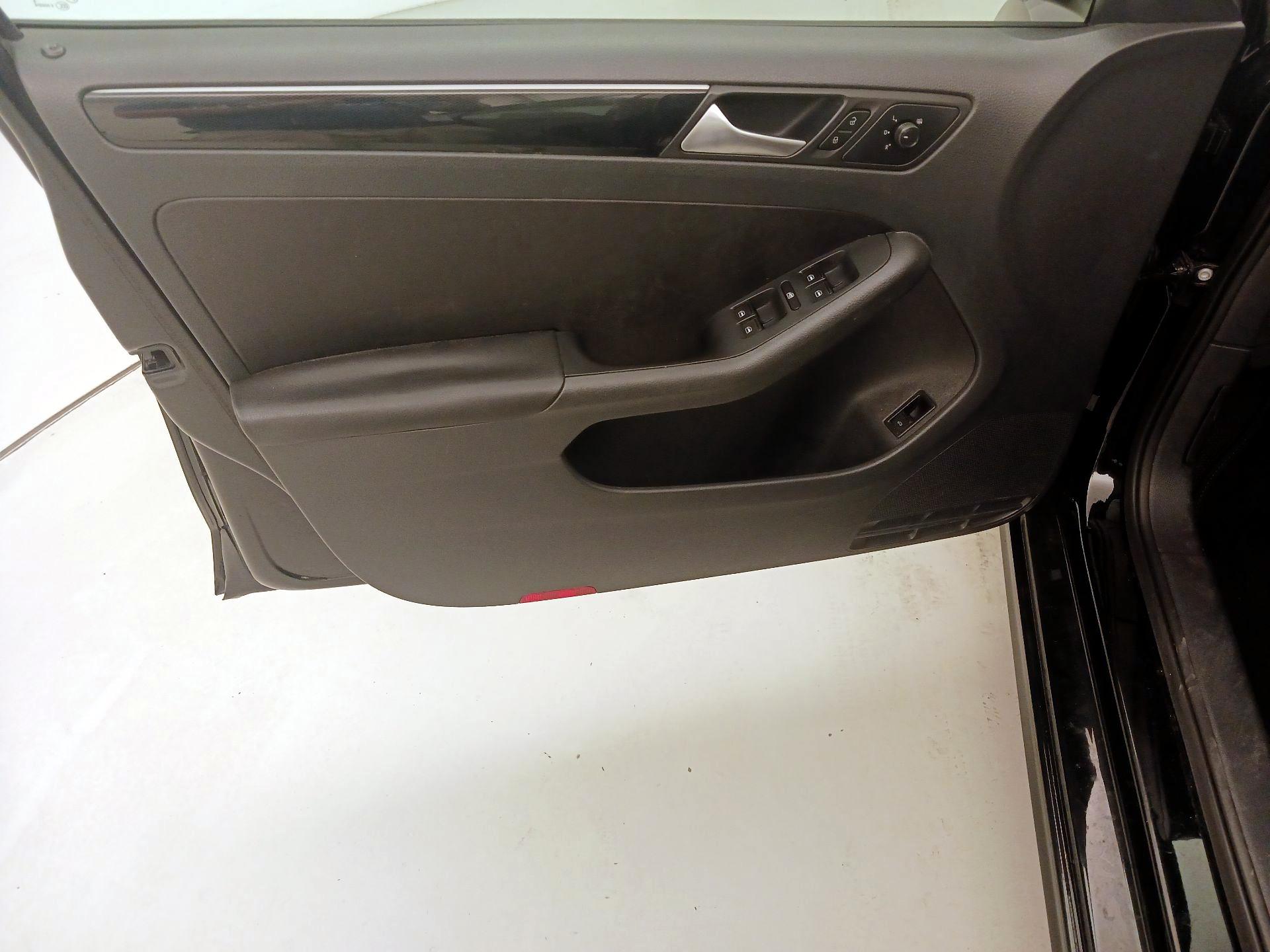 Thumbnail: 2015 Volkswagen Jetta - 12