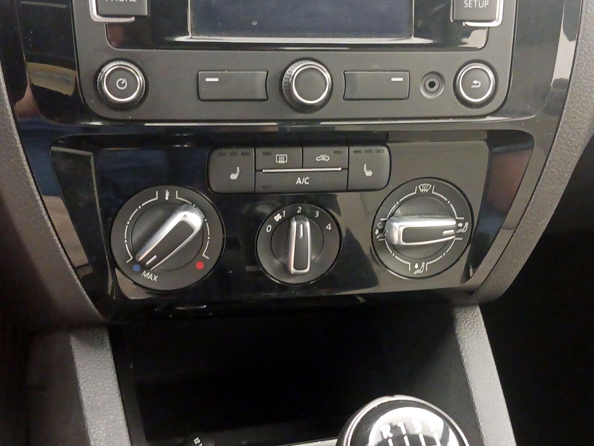 Thumbnail: 2015 Volkswagen Jetta - 17